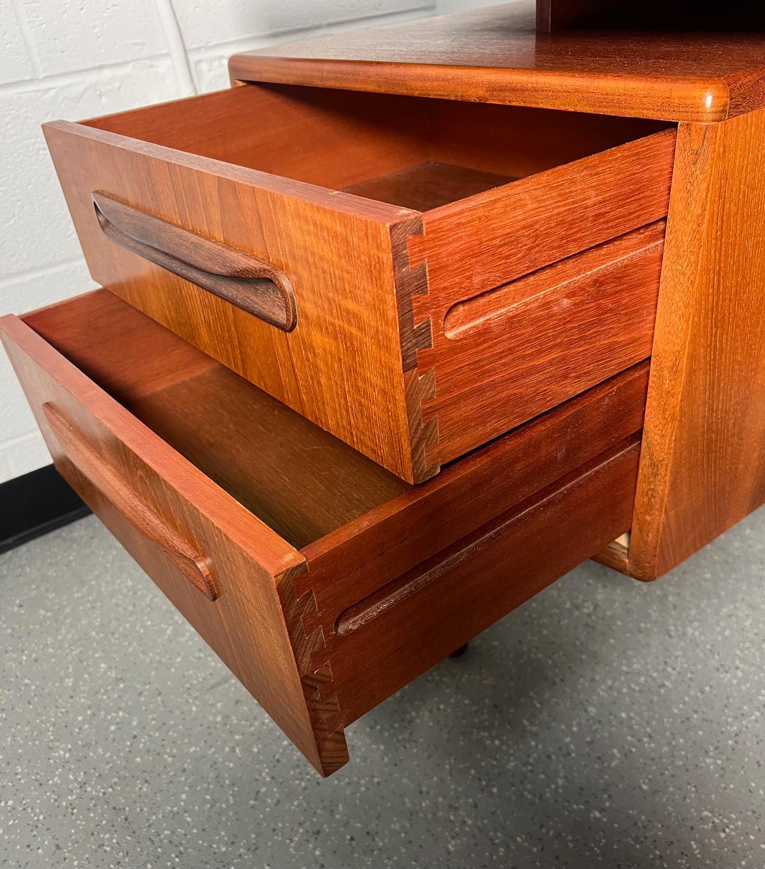Mid Century Modern G Plan Fresco Teak Desk In Good Condition In Atlanta, GA