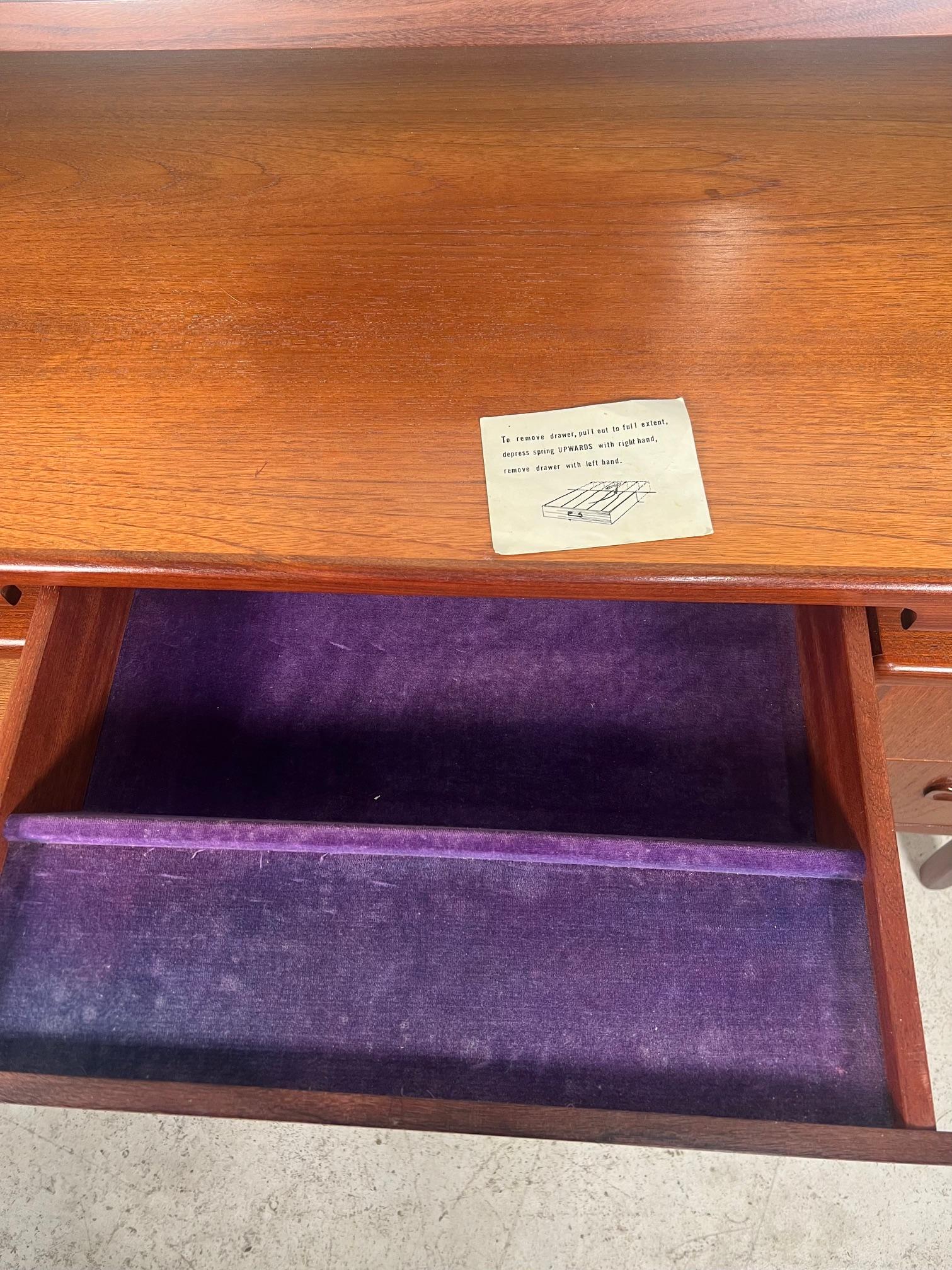 Mid Century Modern G Plan Fresco Teak Vanity With Mirror In Good Condition In Atlanta, GA