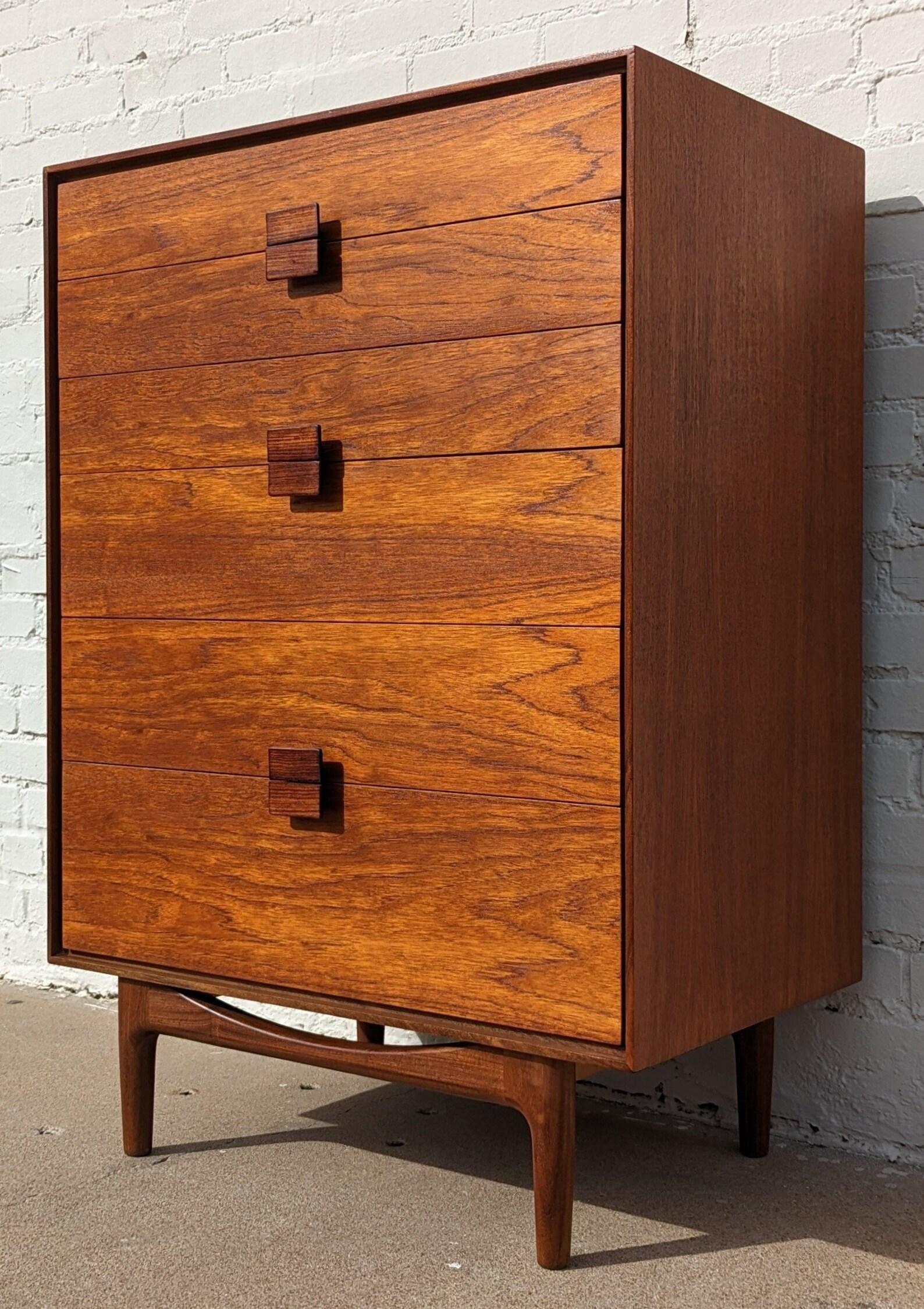 Mid Century Modern G Plan Teak Dresser by Kofod Larsen

Above average vintage condition and structurally sound. Has some expected slight finish wear and scratching. Has a couple small veneer chips on top. Outdoor listing pictures might appear