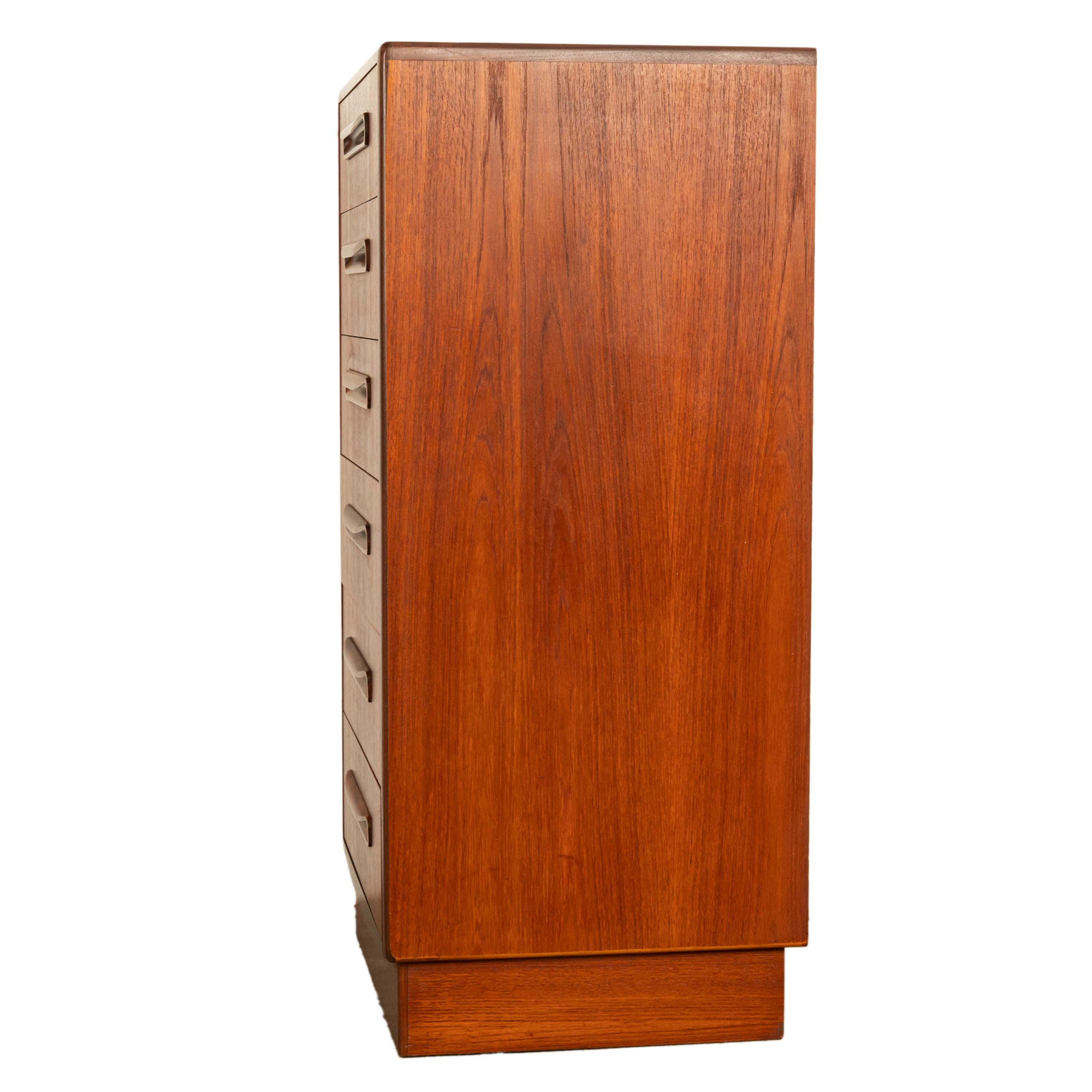 20ième siècle Commode haute à six tiroirs en teck, moderne du milieu du siècle dernier, Fresco 1966 en vente