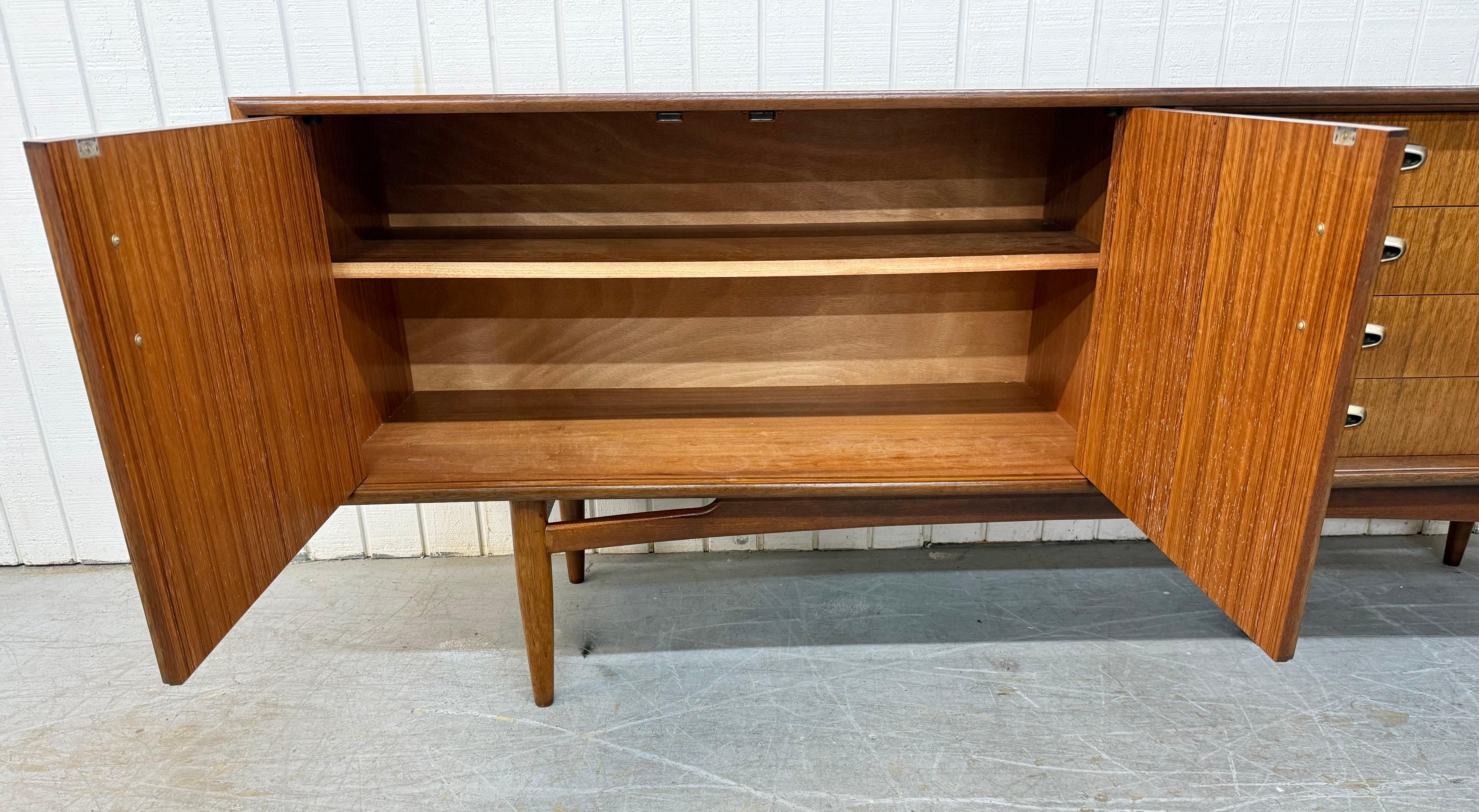 Mid-Century Modern G-Plan Nussbaum Sideboard (20. Jahrhundert) im Angebot
