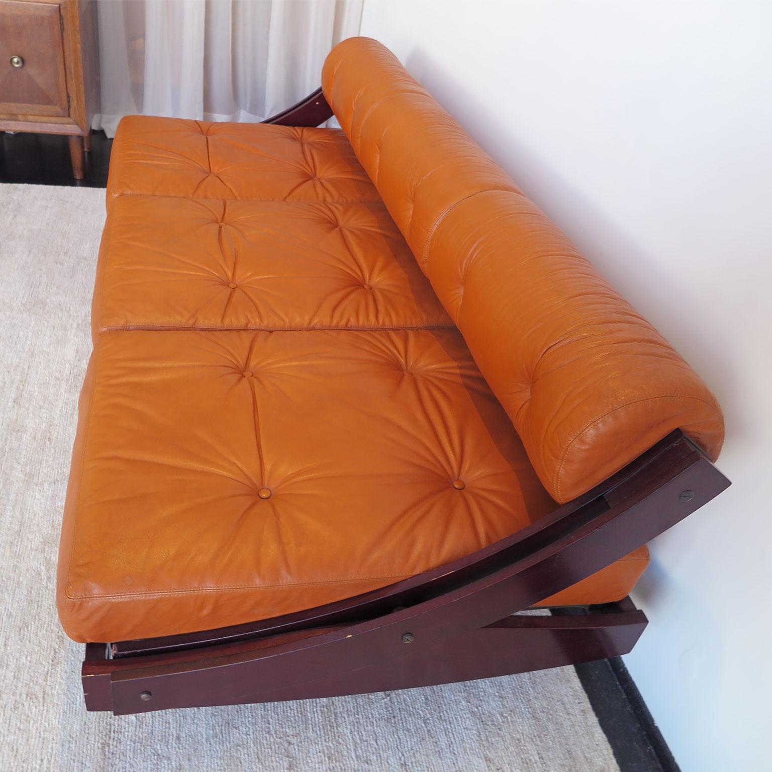 Mid-Century Modern G. Songia Daybed Sofa, Italy, circa 1965 In Fair Condition In Los Angeles, CA