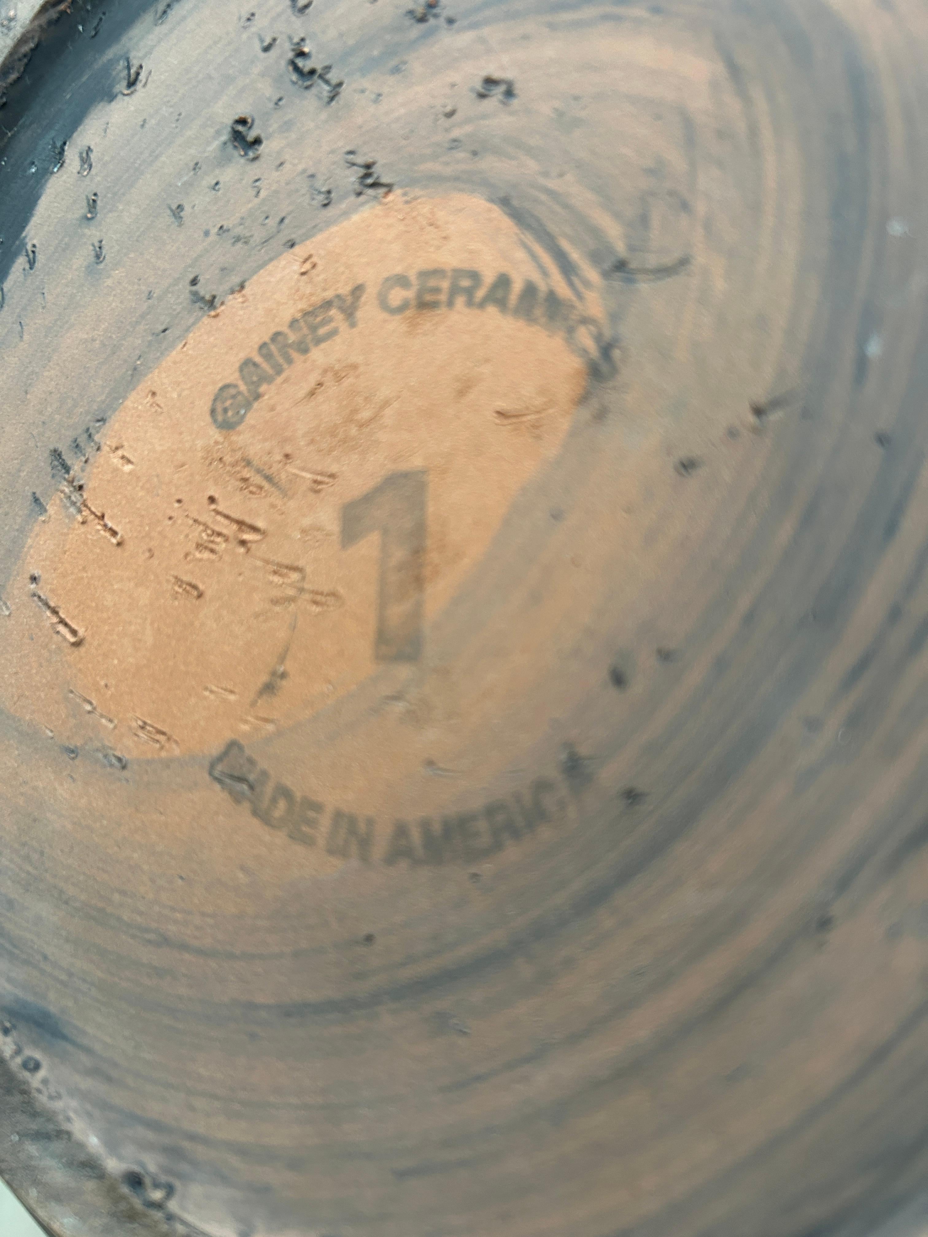 Metà XX secolo Gainey Architectural Pottery, vaso in argilla di metà secolo, smaltato nero in vendita