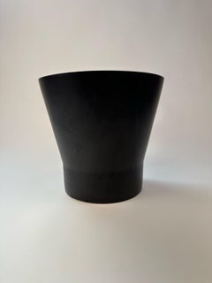 Mid-Century Modern Gainey Ceramics Planter in Matte Black (Medium Size)