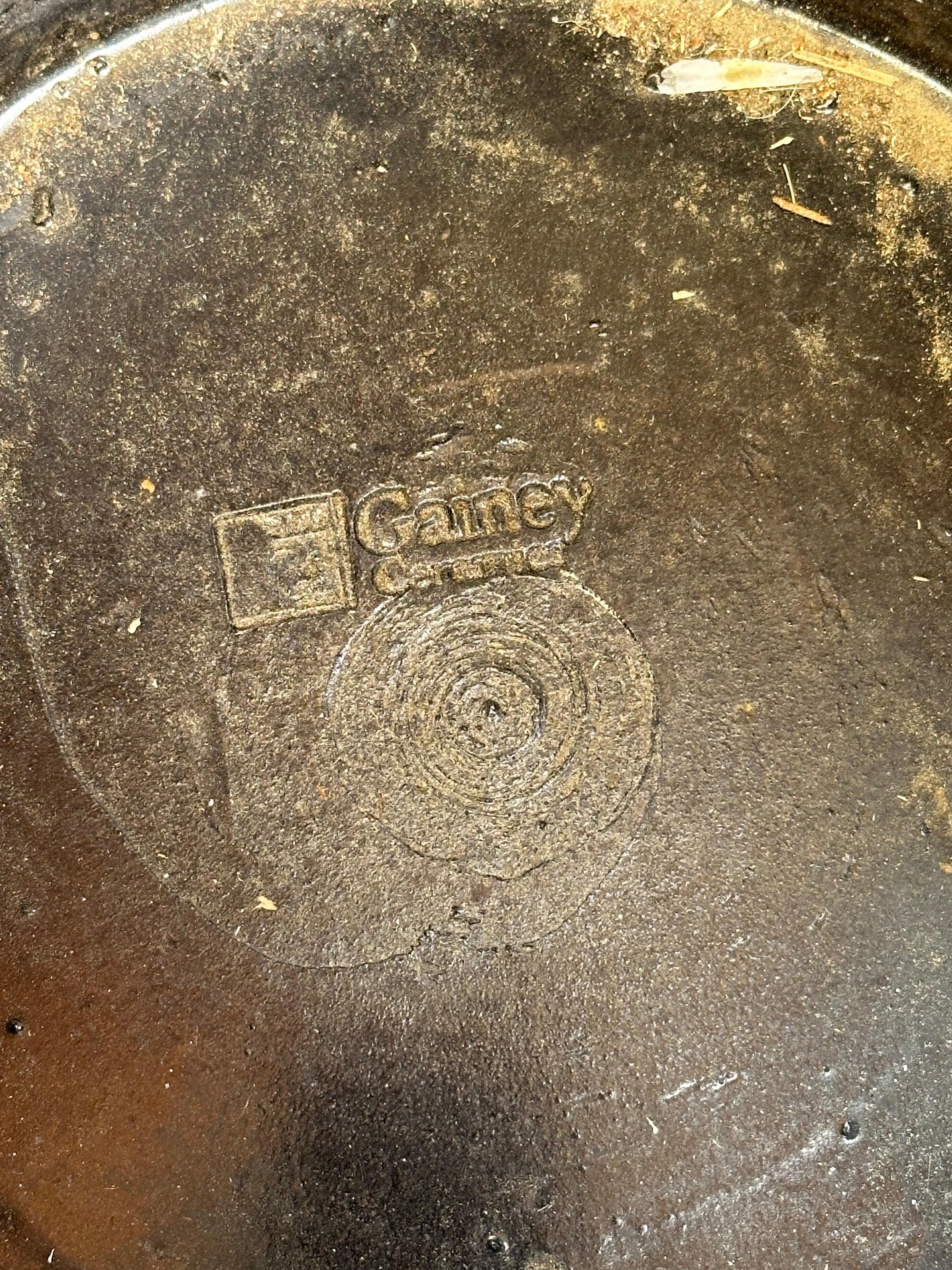 Gainey Keramik Pflanzgefäß aus der Jahrhundertmitte in Mattschwarz (mittlere Größe) (Glasiert) im Angebot