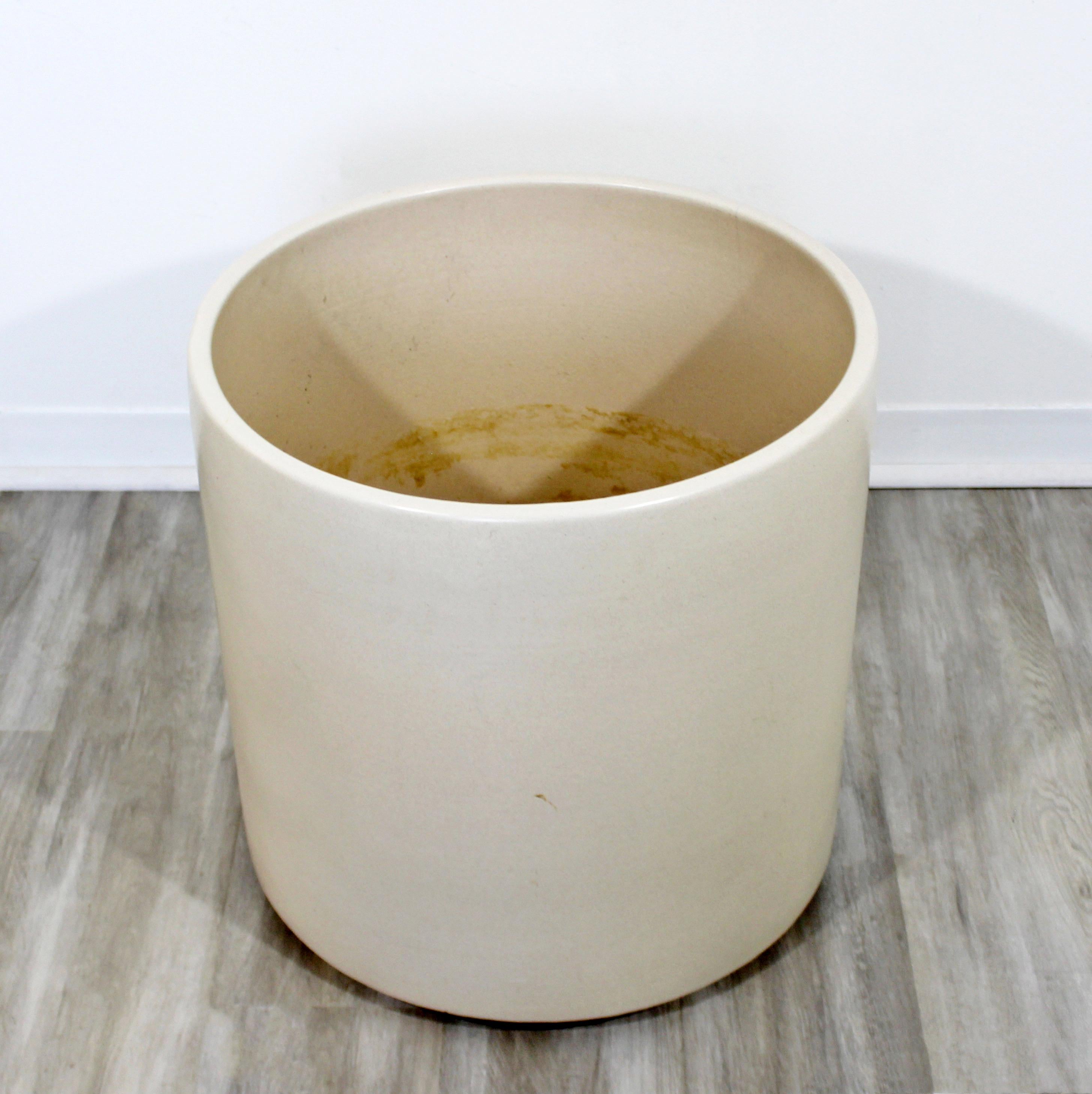 For your consideration is a large, white ceramic, architectural planter, by Gainey Ceramics, circa 1960s-1970s. In good vintage condition. The dimensions are 20