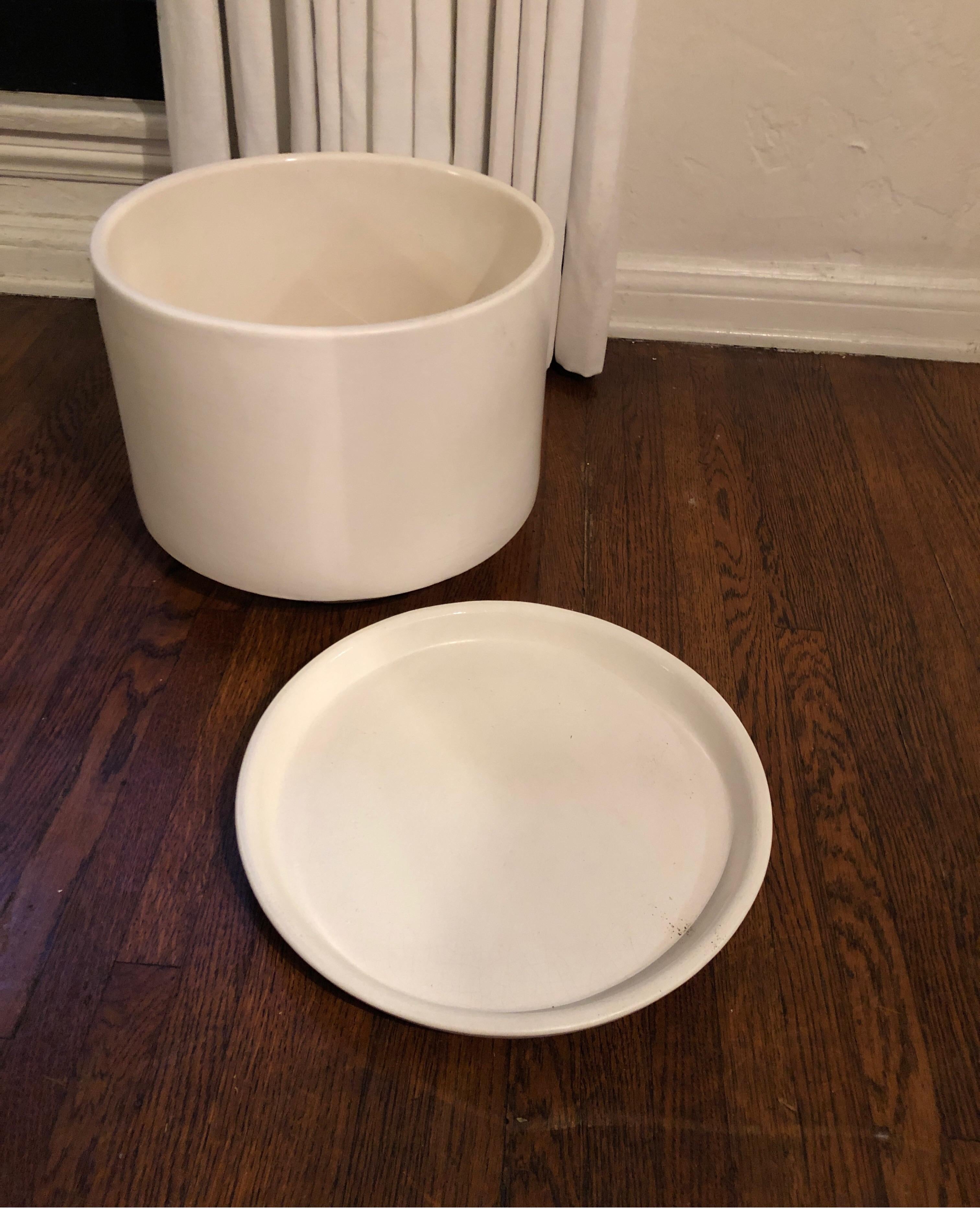 Mid-Century Modern Gainey Pottery, White Made in California In Good Condition In Los Angeles, CA