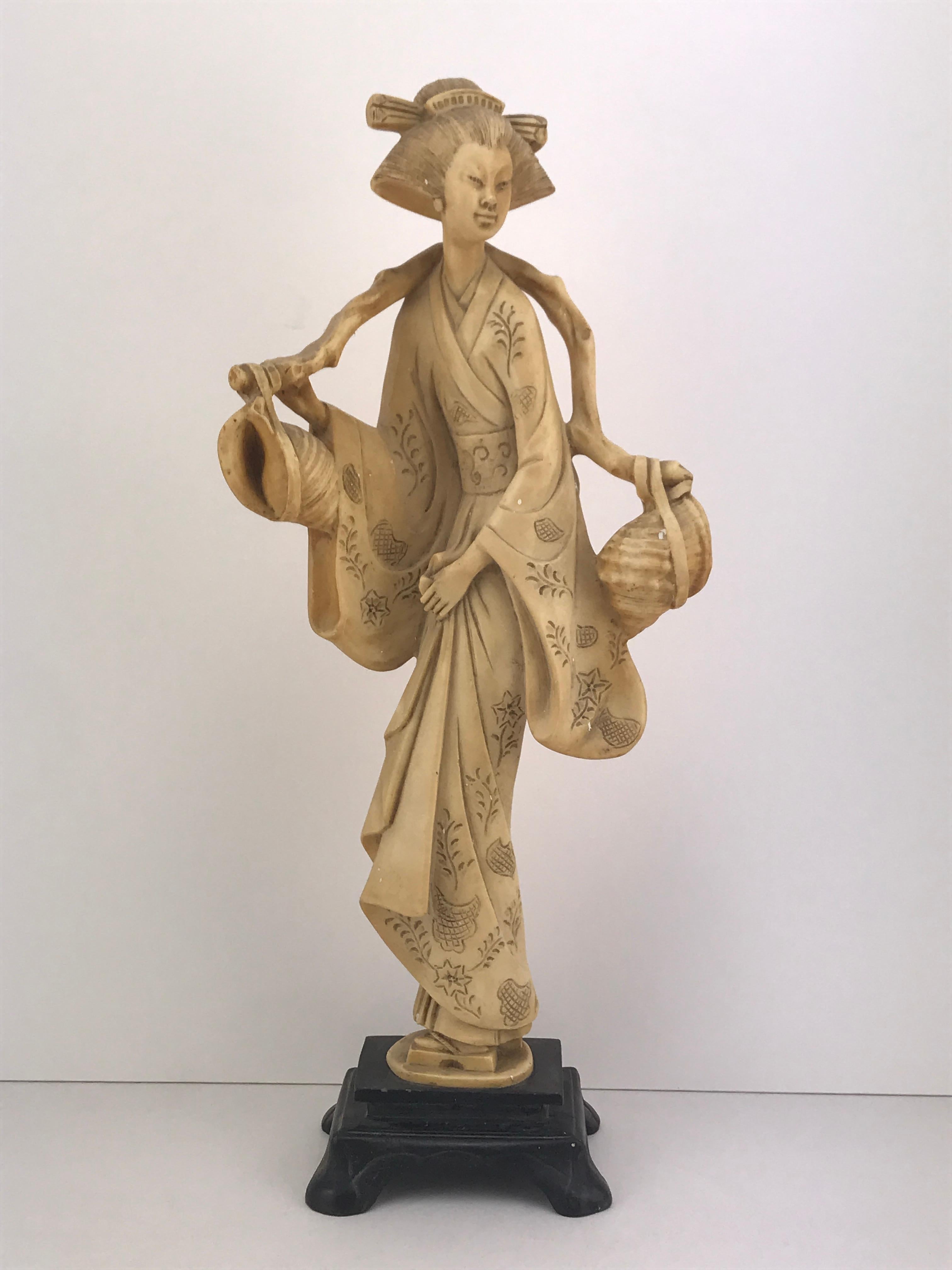 geisha statue