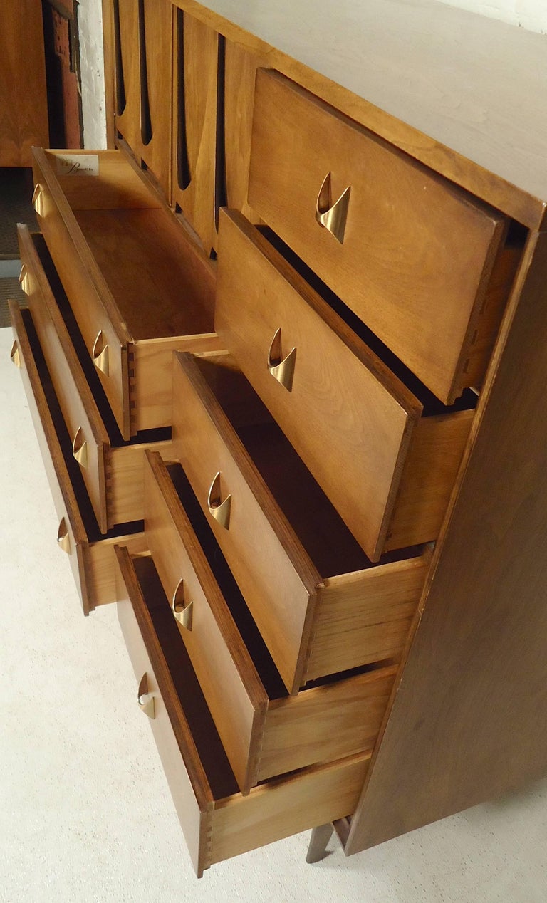 MidCentury Modern Gentleman’s Chest by Broyhill at 1stDibs