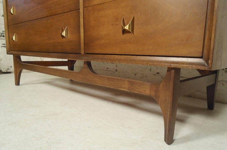 MidCentury Modern Gentleman’s Chest by Broyhill at 1stDibs
