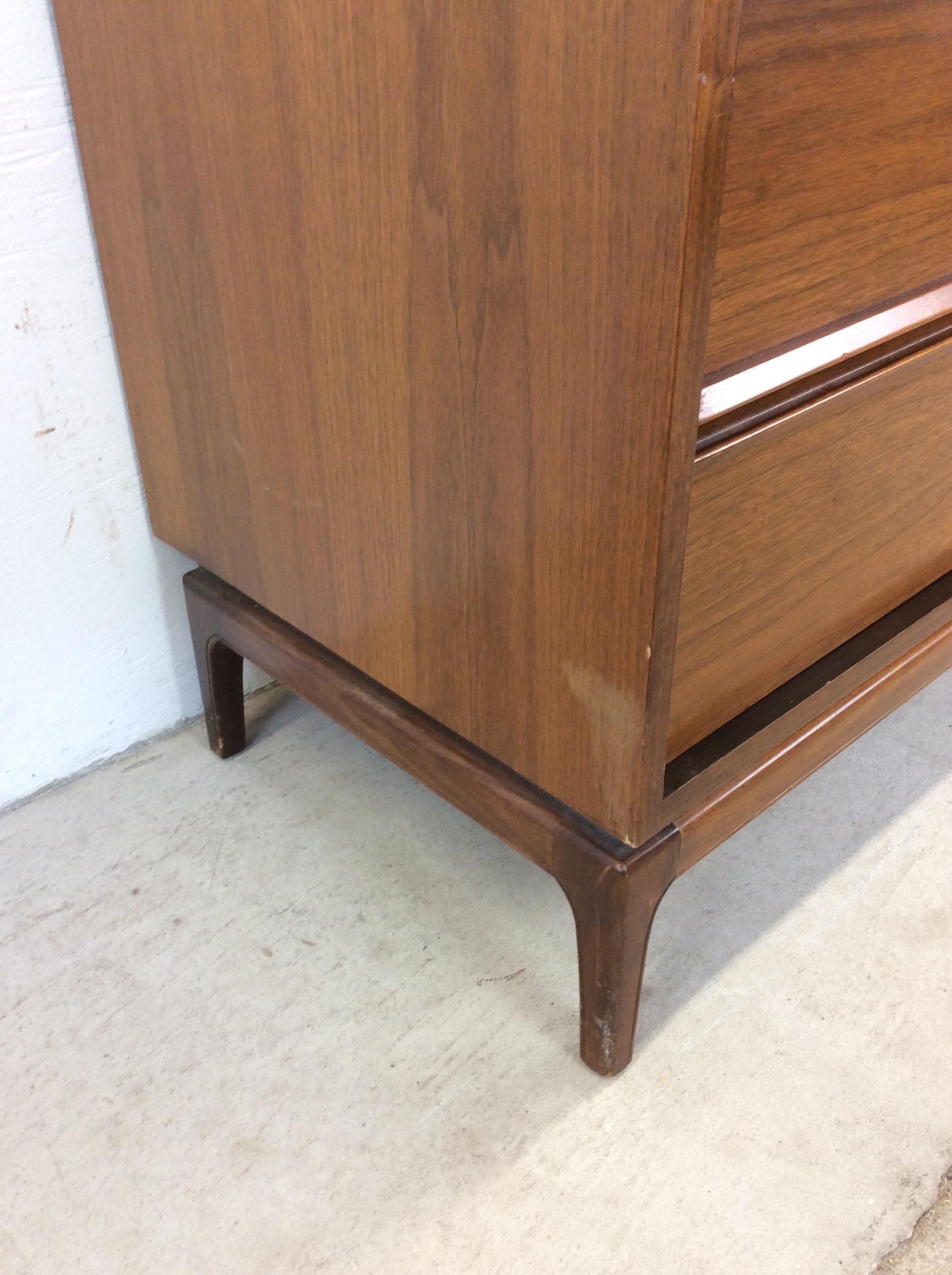Mid Century Modern Gentleman's Chest with Five Drawers en vente 9