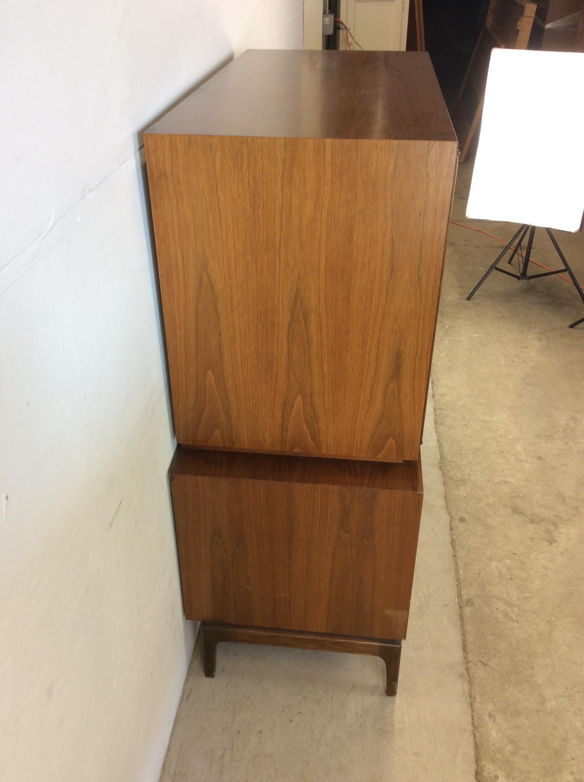 Mid Century Modern Gentleman's Chest with Five Drawers en vente 10