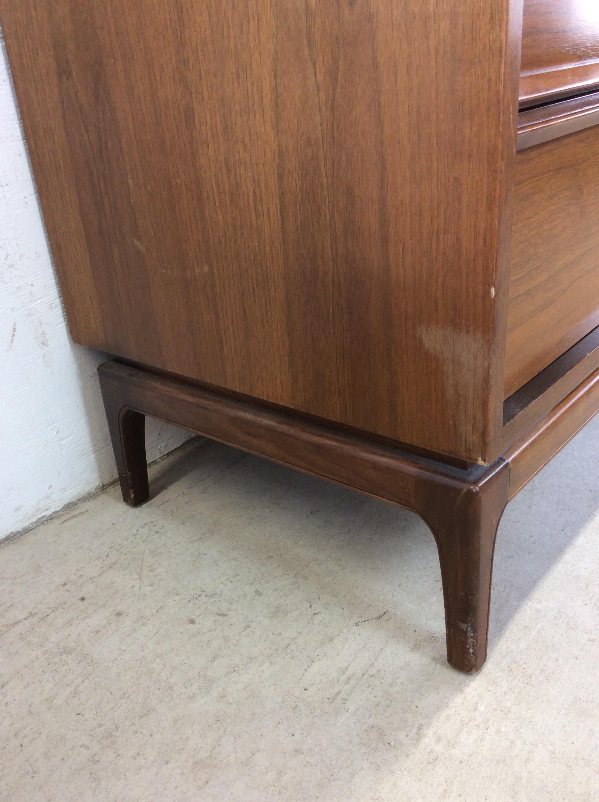 Mid Century Modern Gentleman's Chest with Five Drawers en vente 11