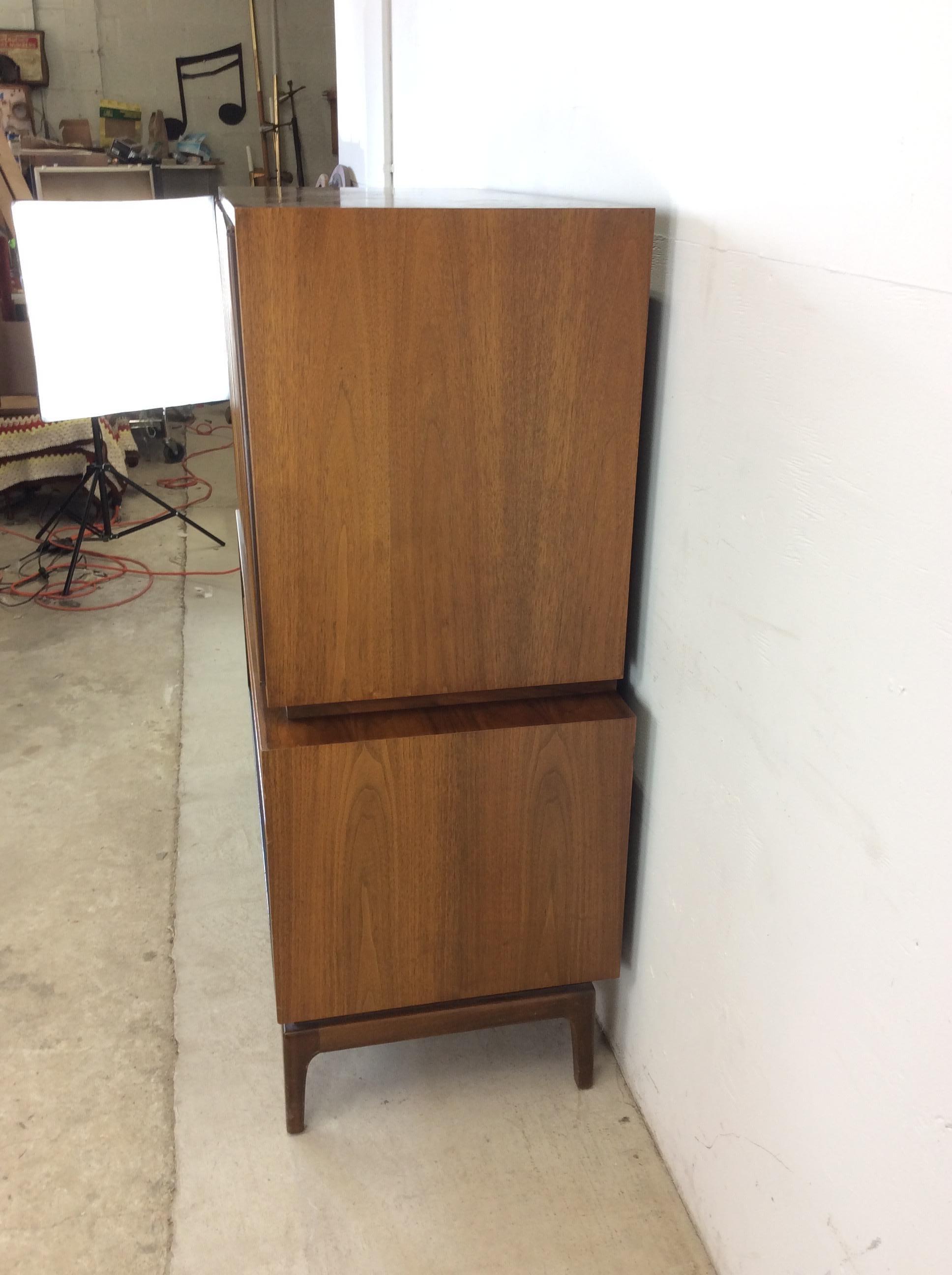 Mid Century Modern Gentleman's Chest with Five Drawers en vente 12