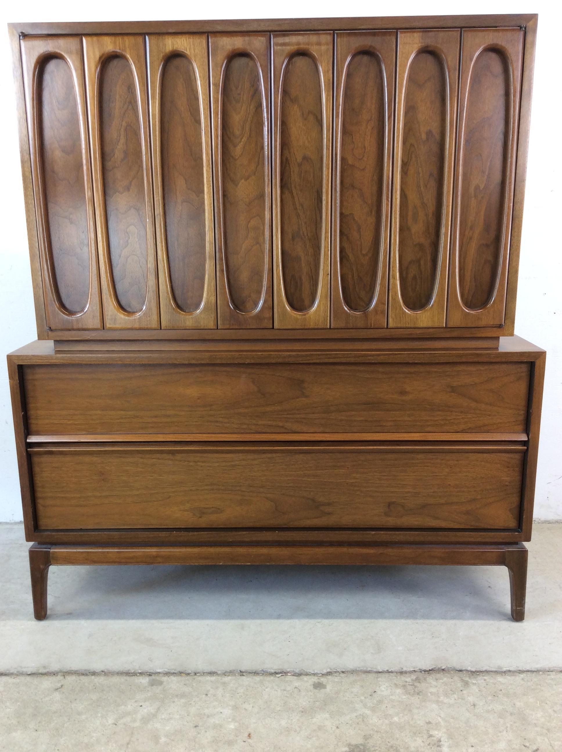 Américain Mid Century Modern Gentleman's Chest with Five Drawers en vente