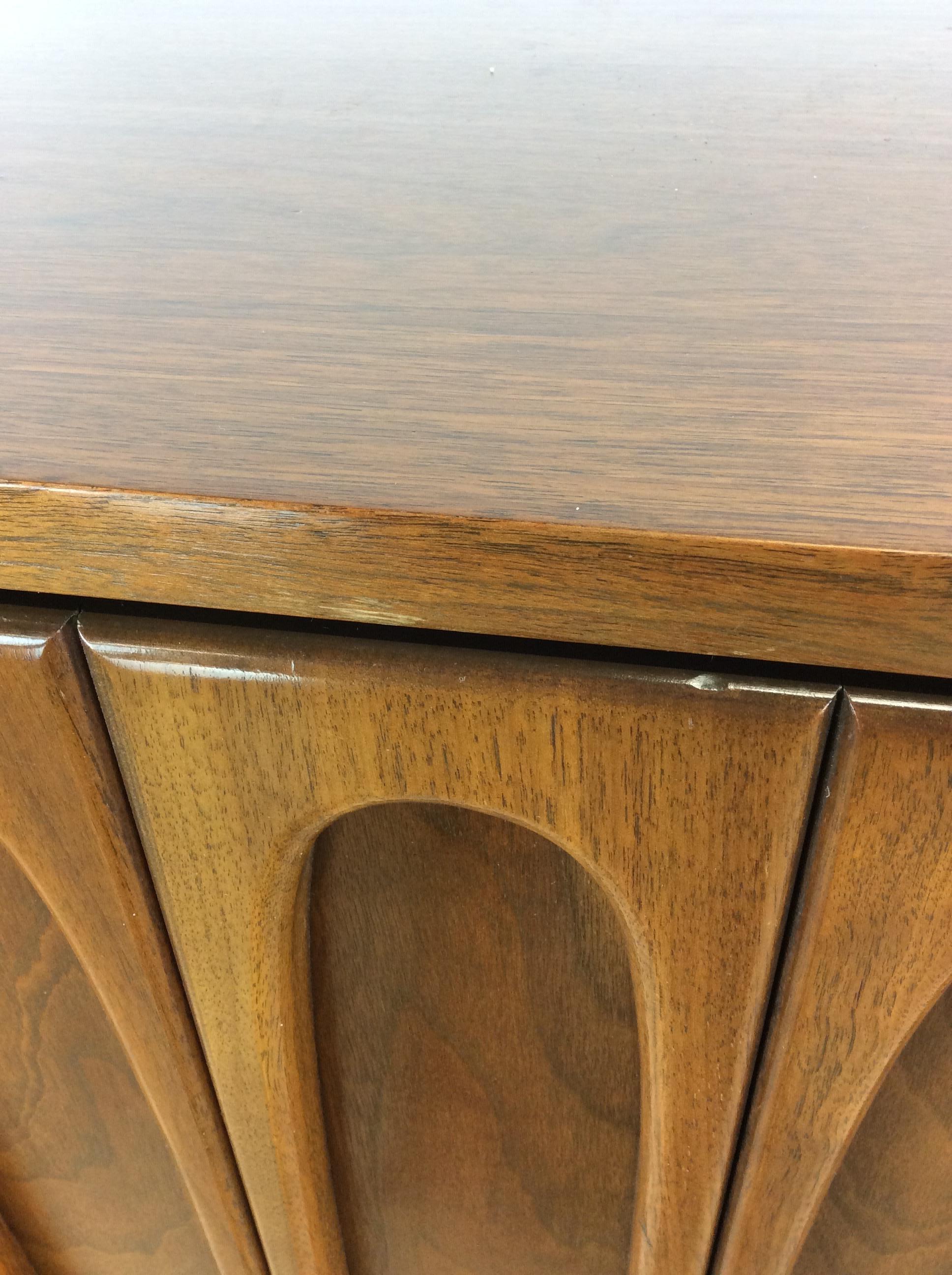 Mid Century Modern Gentleman's Chest with Five Drawers Bon état - En vente à Freehold, NJ