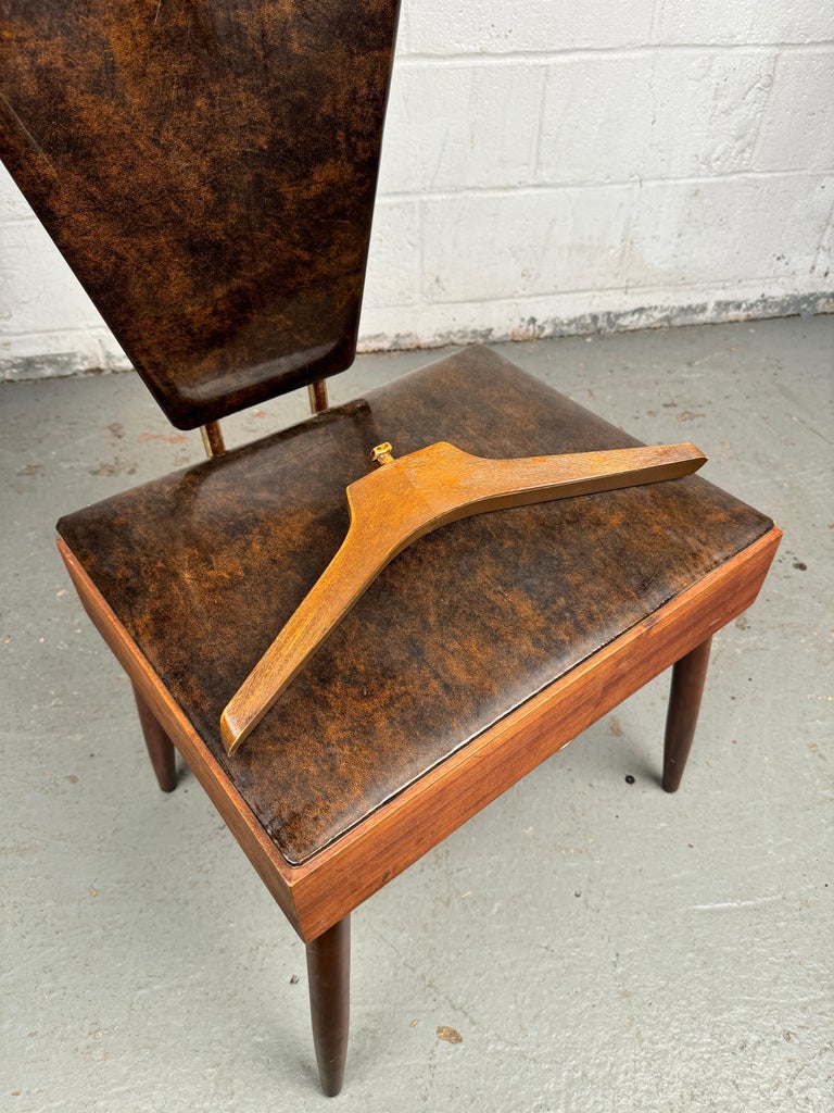 Mid-Century Modern Gentleman's Valet Chair by Pearl-Wick For Sale