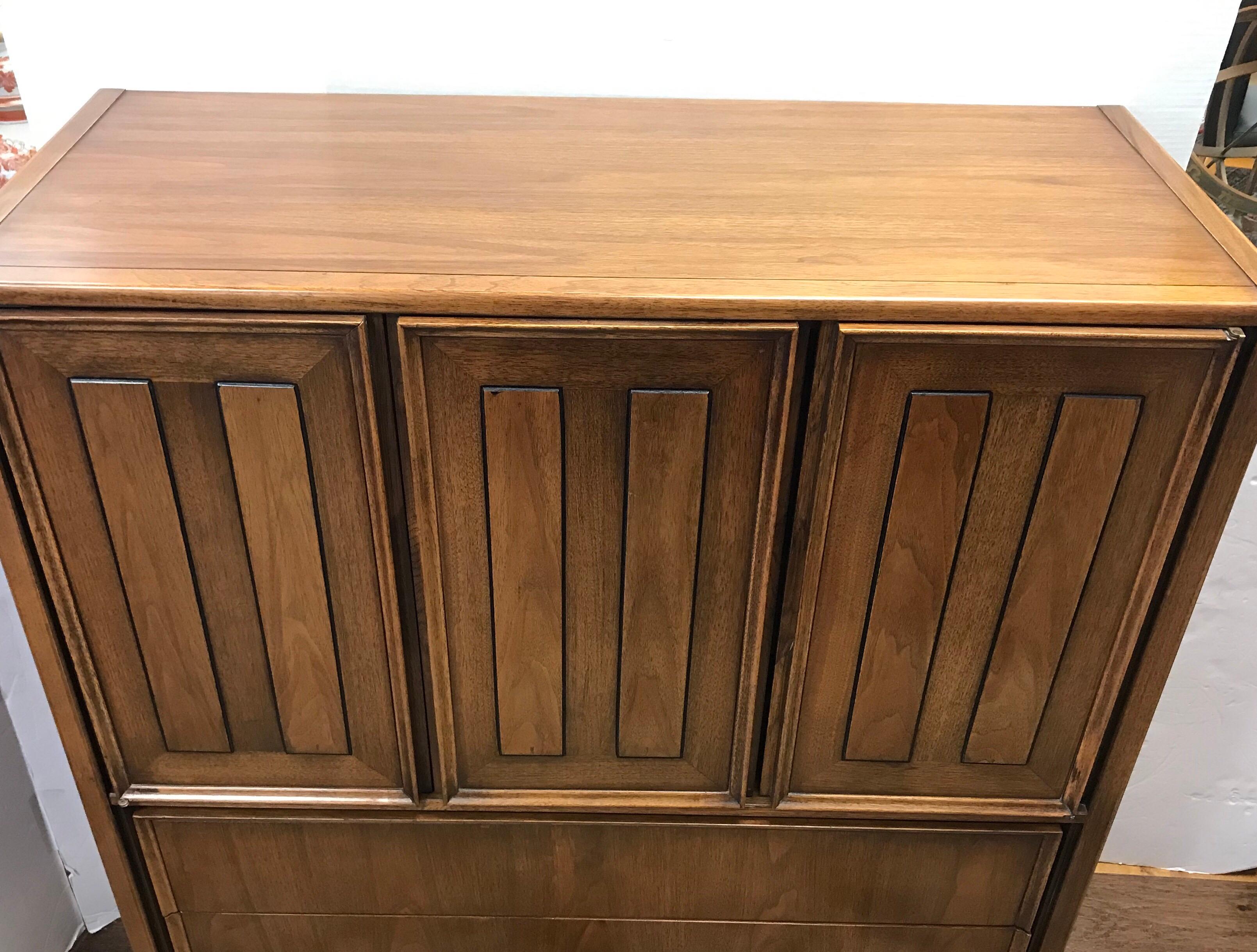 Mid-Century Modern Gentlemen’s Chest Cabinet Dresser Thomasville Wardrobe 5