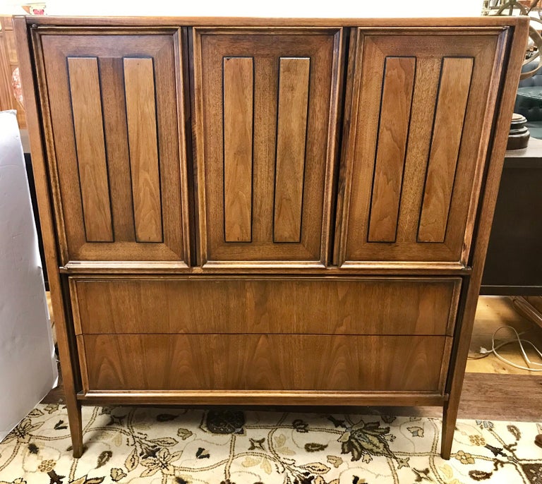 MidCentury Modern Gentlemen’s Chest Dresser Thomasville