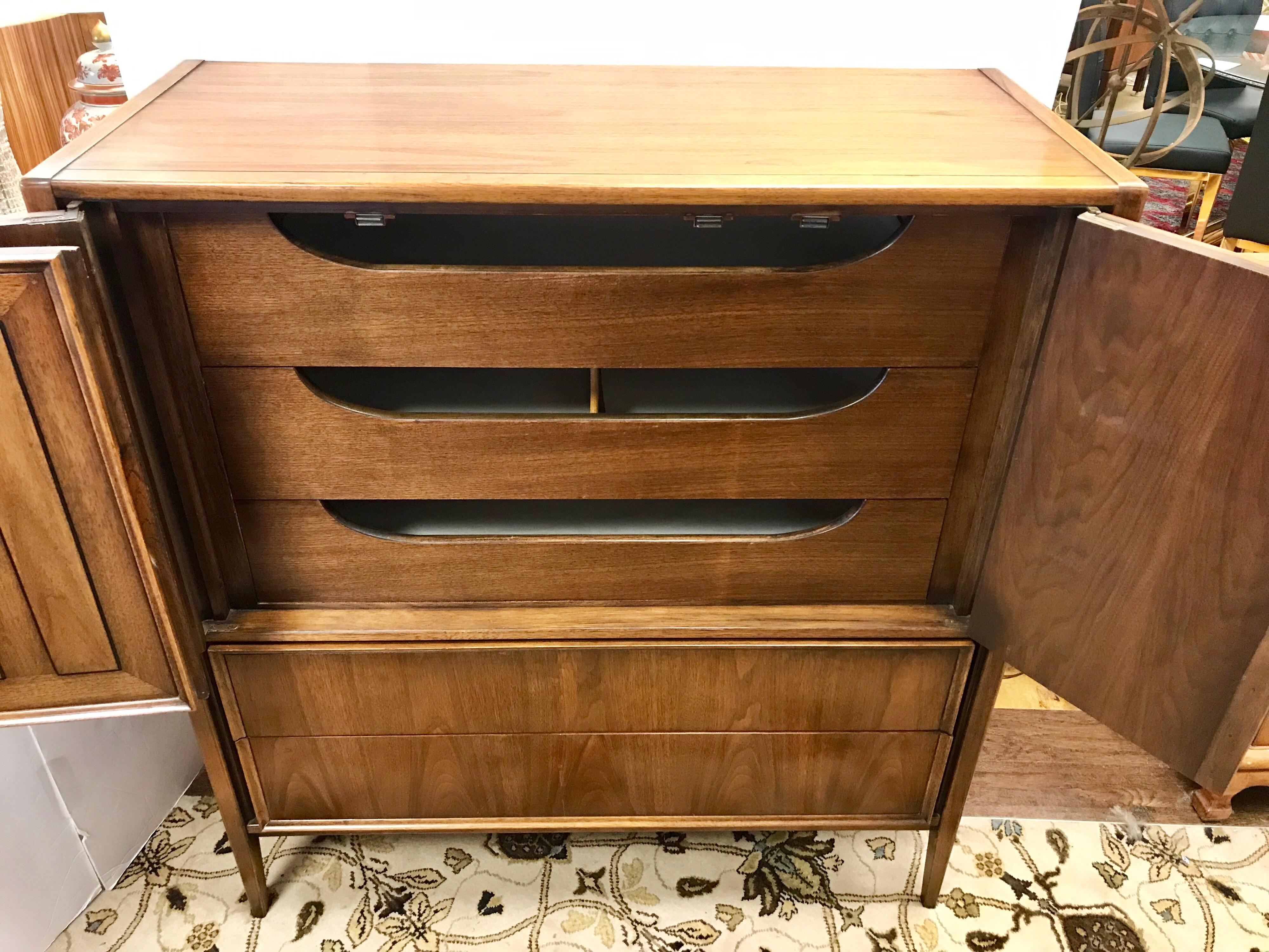 Mid-20th Century Mid-Century Modern Gentlemen’s Chest Cabinet Dresser Thomasville Wardrobe