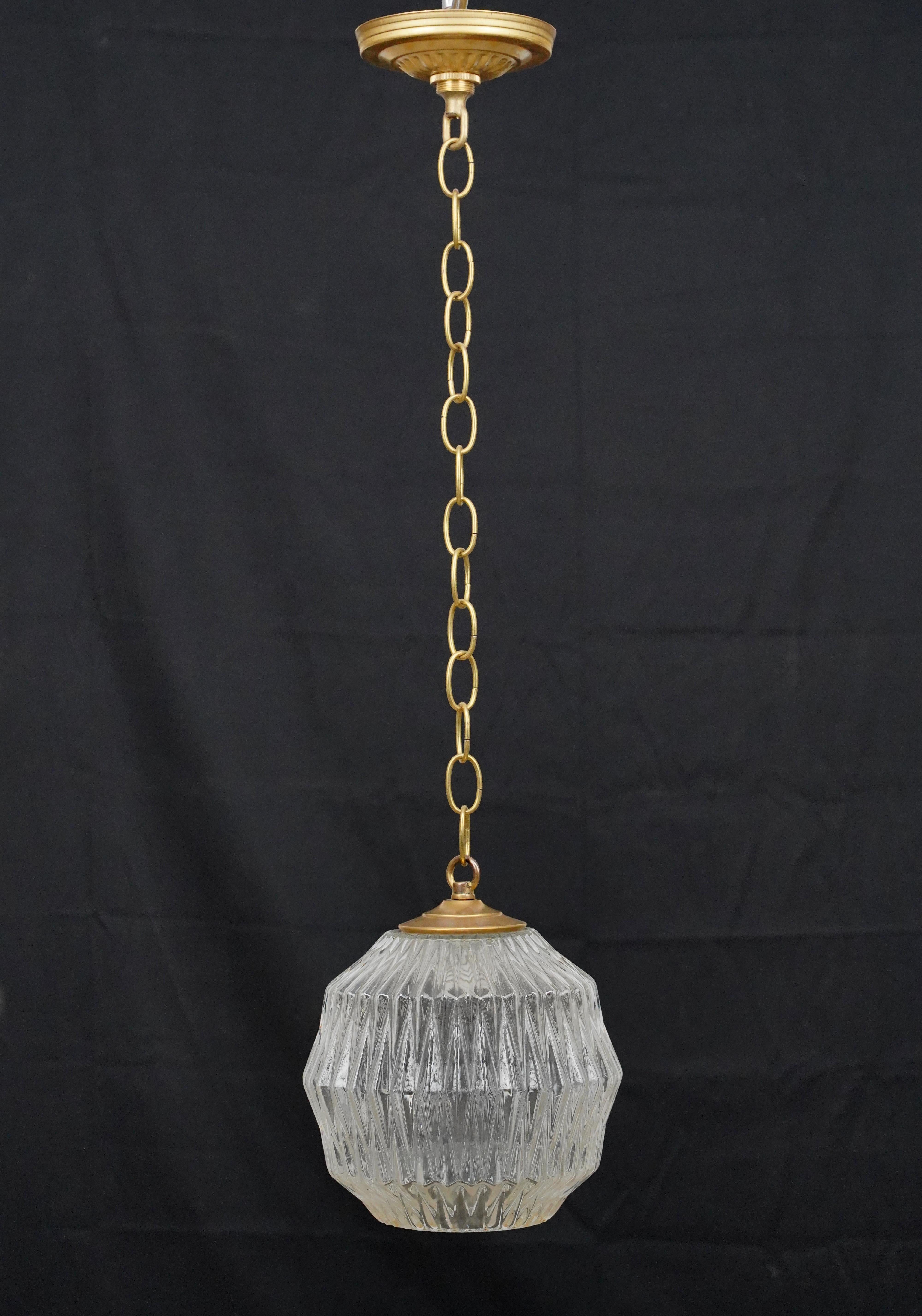 Mid-Century Modern Lampe pendante géométrique en verre et laiton du milieu du siècle dernier en vente