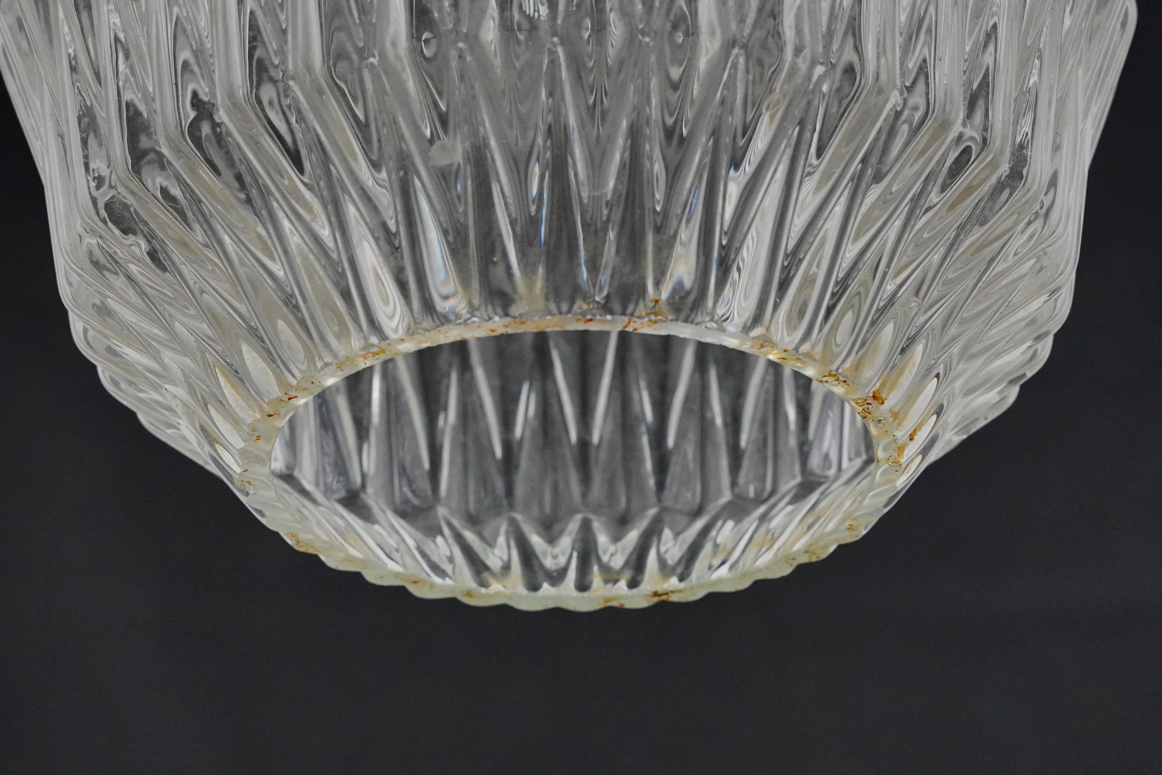 XXIe siècle et contemporain Lampe pendante géométrique en verre et laiton du milieu du siècle dernier en vente