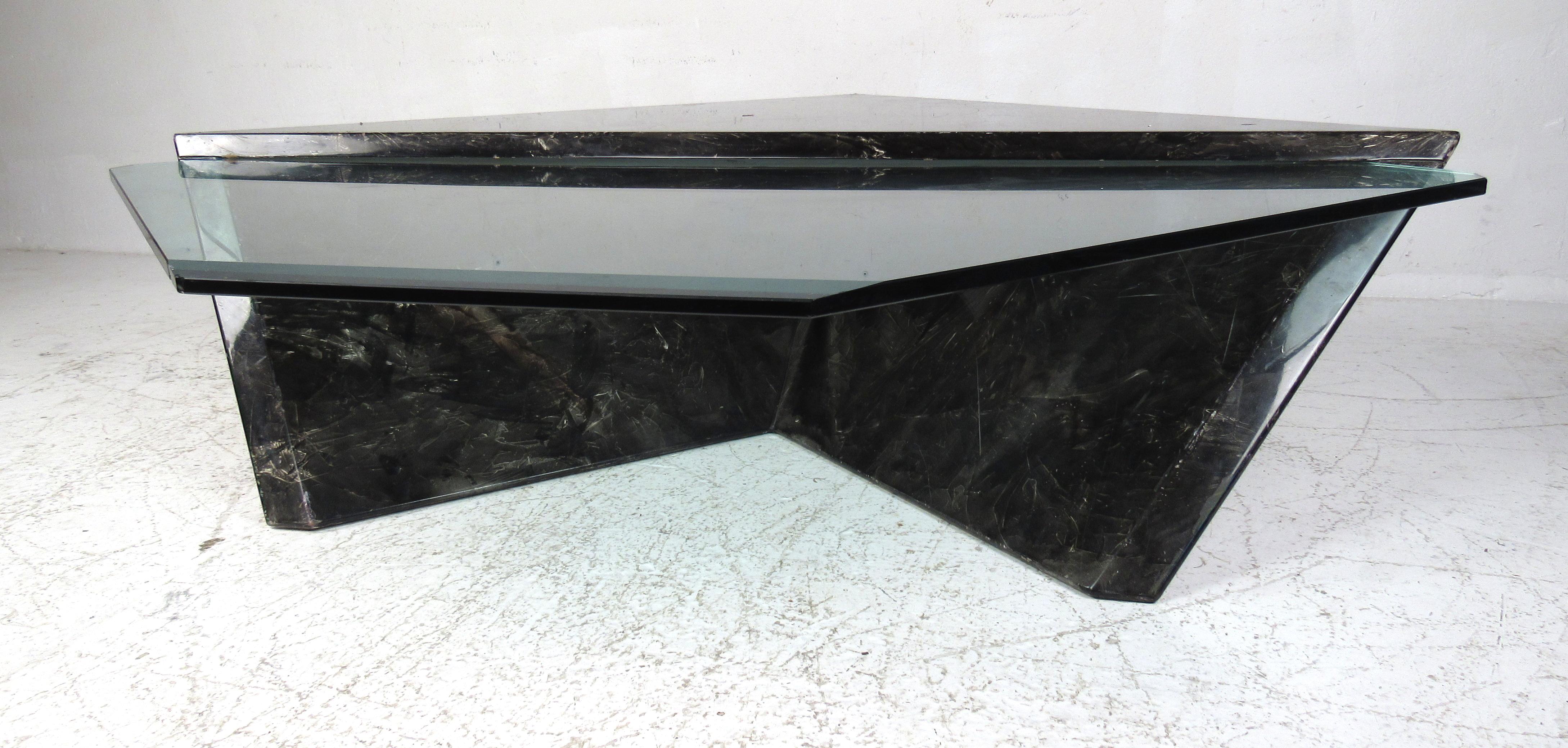 Mid-Century Modern Geometric Glass Coffee Table In Fair Condition For Sale In Brooklyn, NY