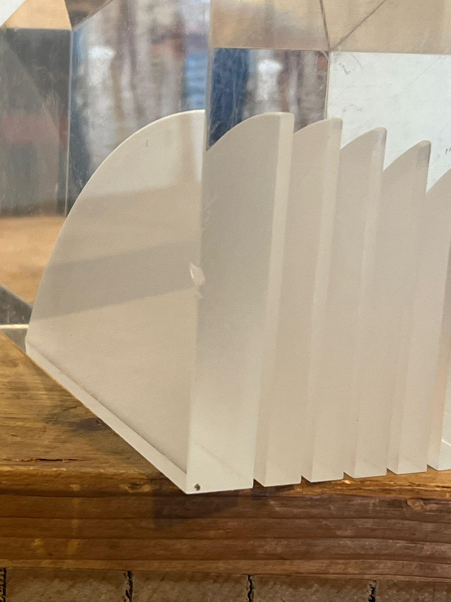Lucite Fermalibri geometrico in lucite del Mid Century Modern in vendita
