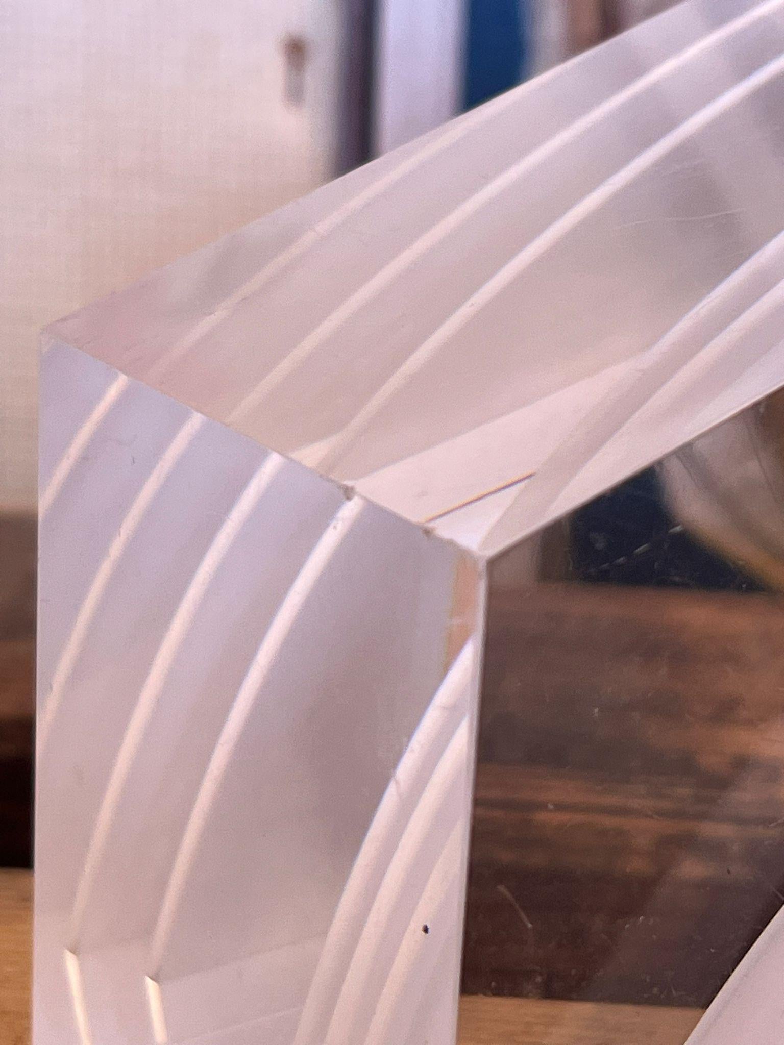 Fermalibri geometrico in lucite del Mid Century Modern in vendita 2