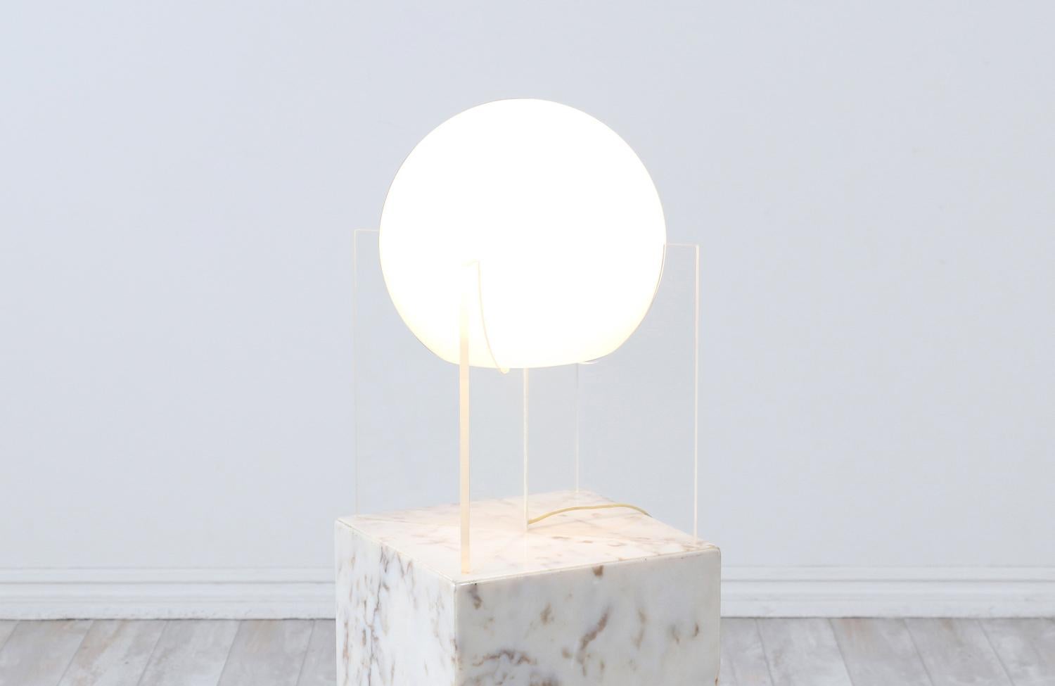 American Mid-Century Modern Geometric Lucite & Globe Table Lamp For Sale