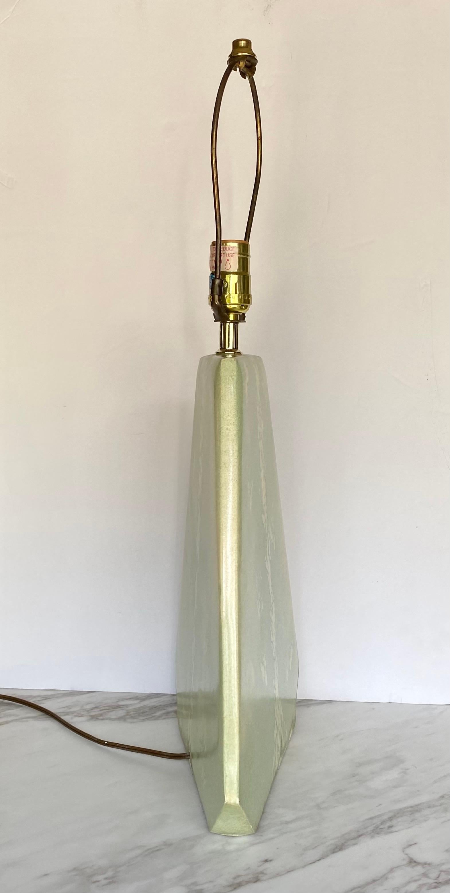 Mid-Century Modern Geometric Plaster Glazed Table Lamp In Good Condition For Sale In Lambertville, NJ