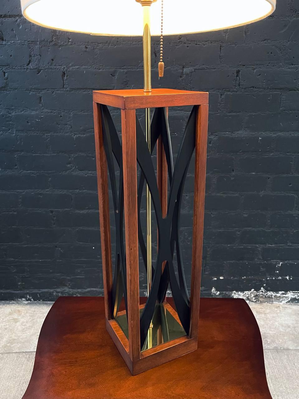 Mid-20th Century Mid-Century Modern Geometric Table Lamp by Modeline of California