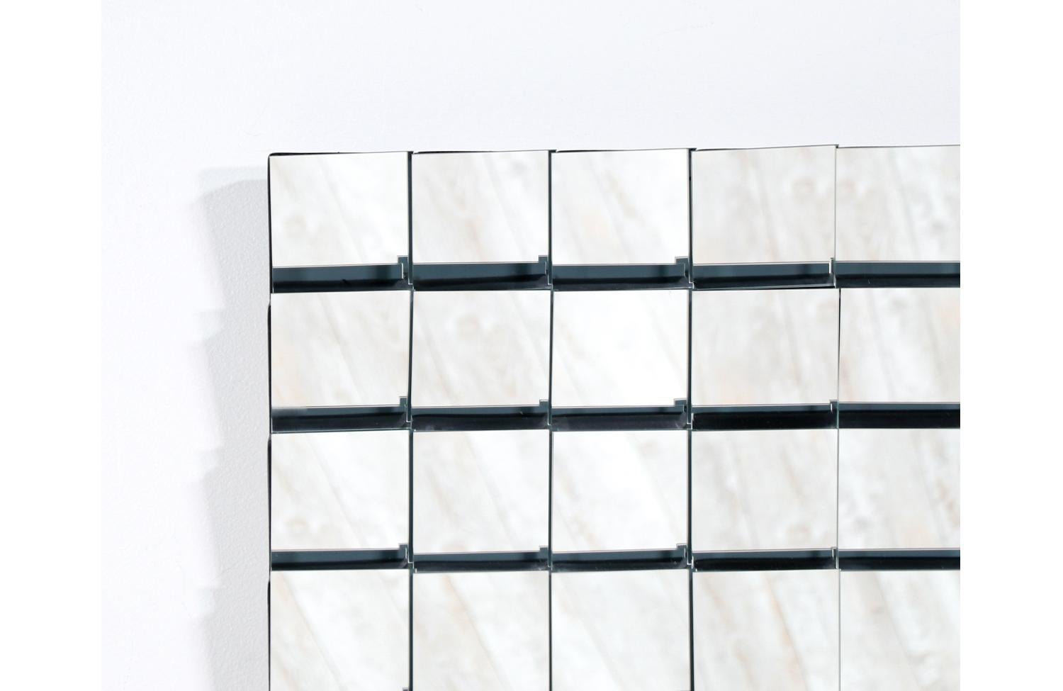 Geometrischer Wandspiegel mit Wandbezug von Neal Small, Mid-Century Modern (amerikanisch) im Angebot