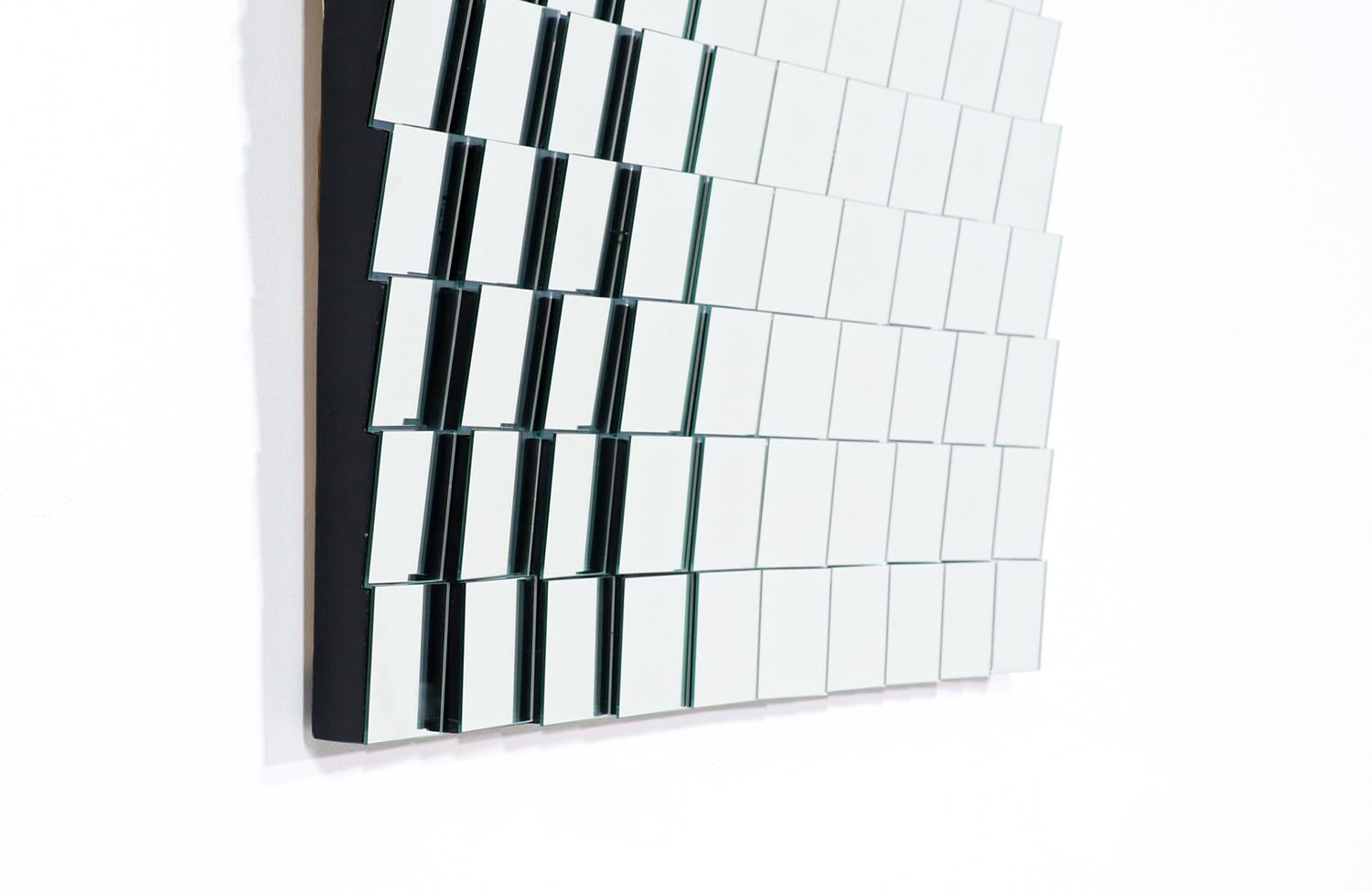 Geometrischer Wandspiegel mit Wandbezug von Neal Small, Mid-Century Modern (Spiegel) im Angebot