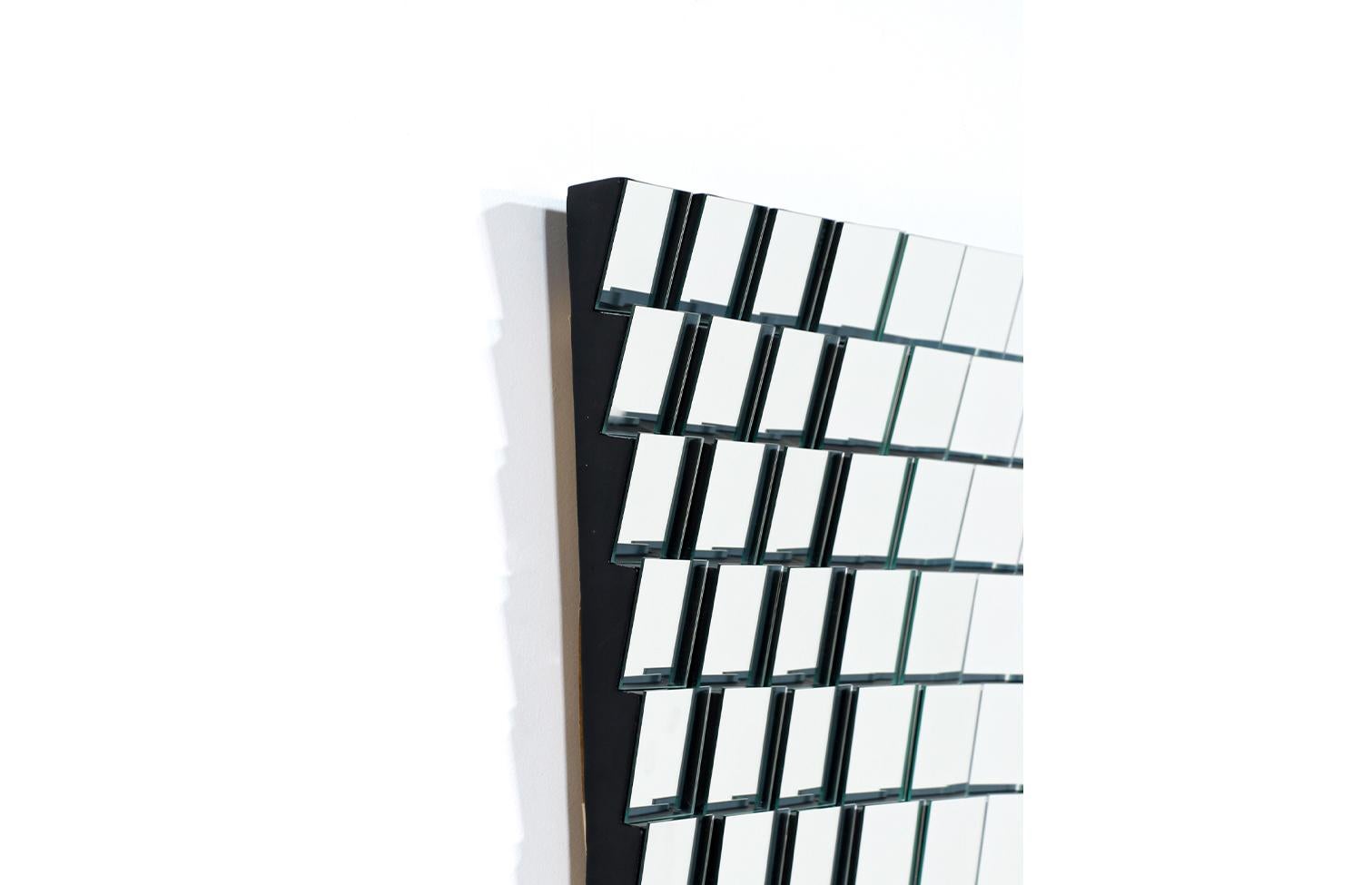 Geometrischer Wandspiegel mit Wandbezug von Neal Small, Mid-Century Modern im Angebot 1