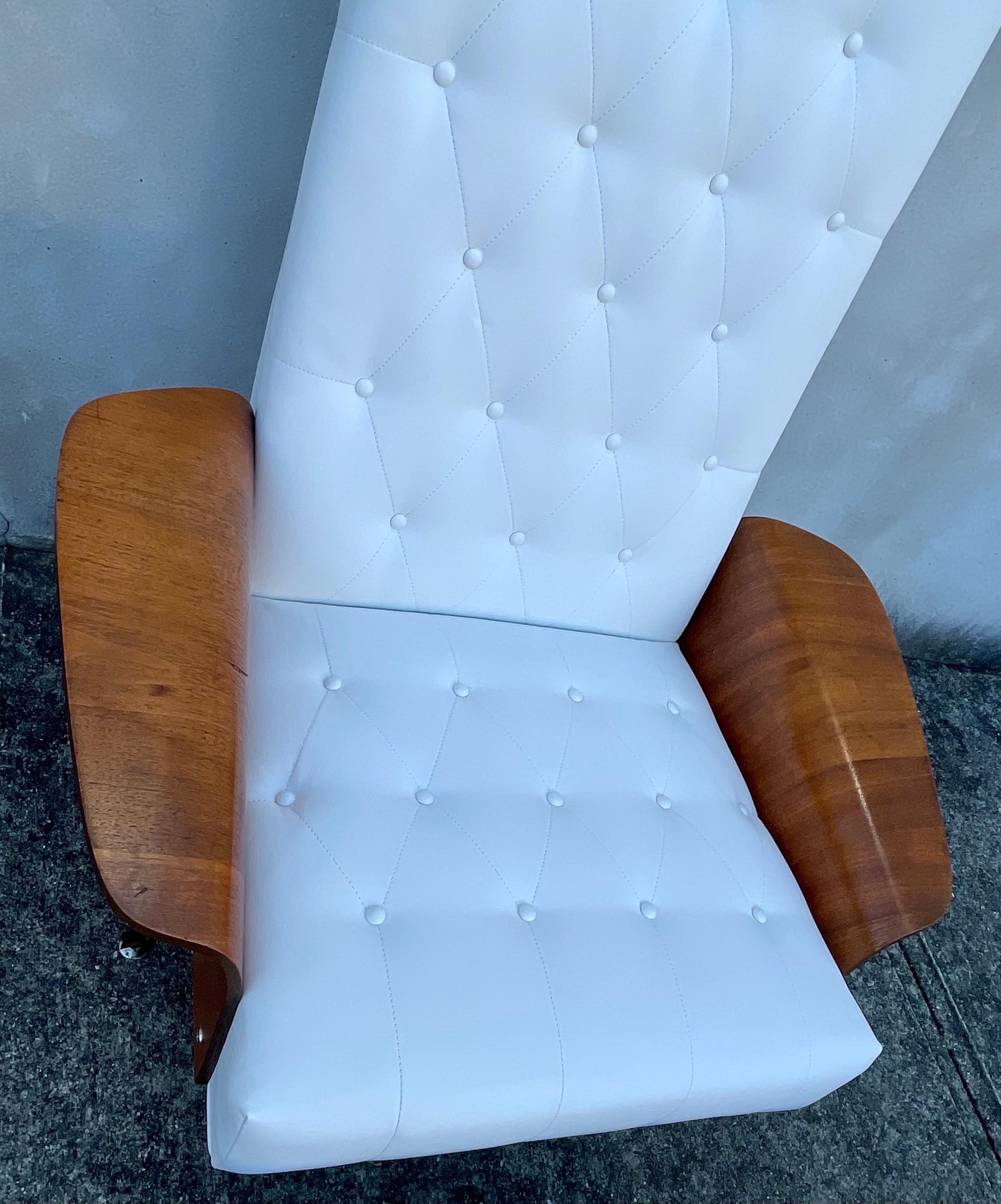 Mid Century Modern George Mulhauser Lounge Chair & Ottoman in White Faux Leather In Good Condition For Sale In Bedford Hills, NY