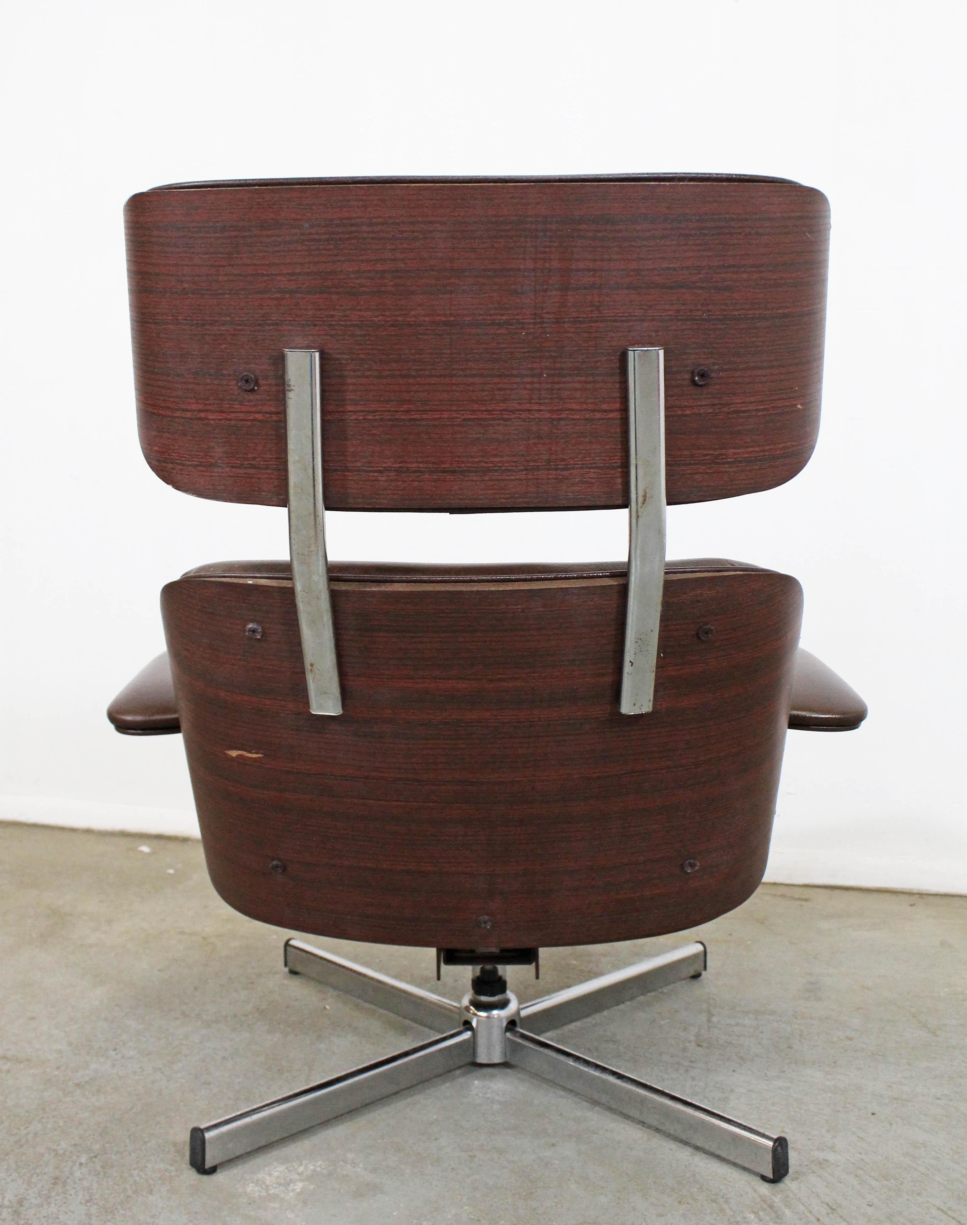 American Mid-Century Modern George Mulhauser Plycraft Swivel Lounge Chair