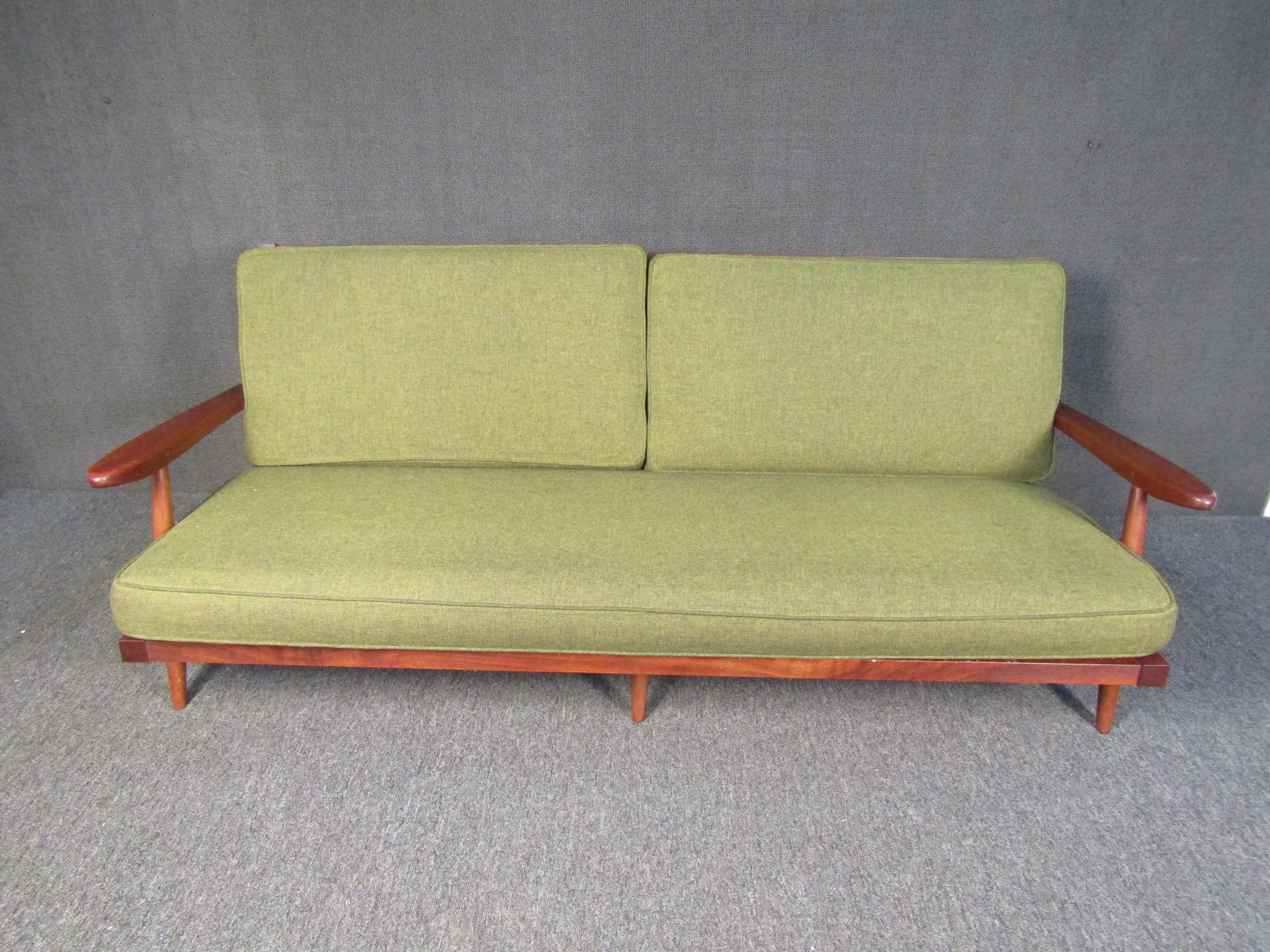 Mid-Century Modern George Nakashima Sofa In Good Condition In Brooklyn, NY