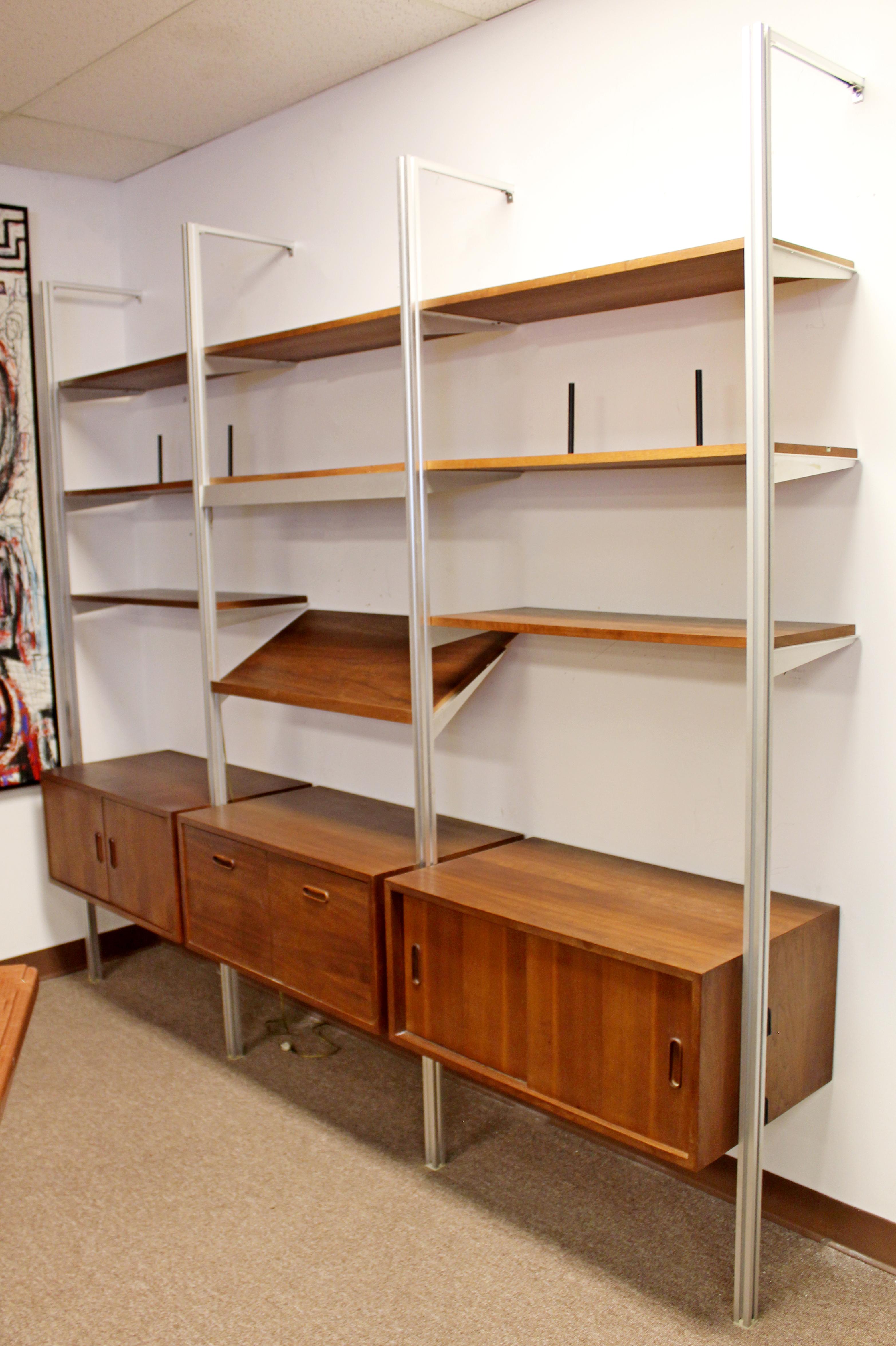 For your consideration is a beautiful, three bay wall unit, with several compartments and shelfs, circa 1960s. In very good vintage condition. The dimensions are 97