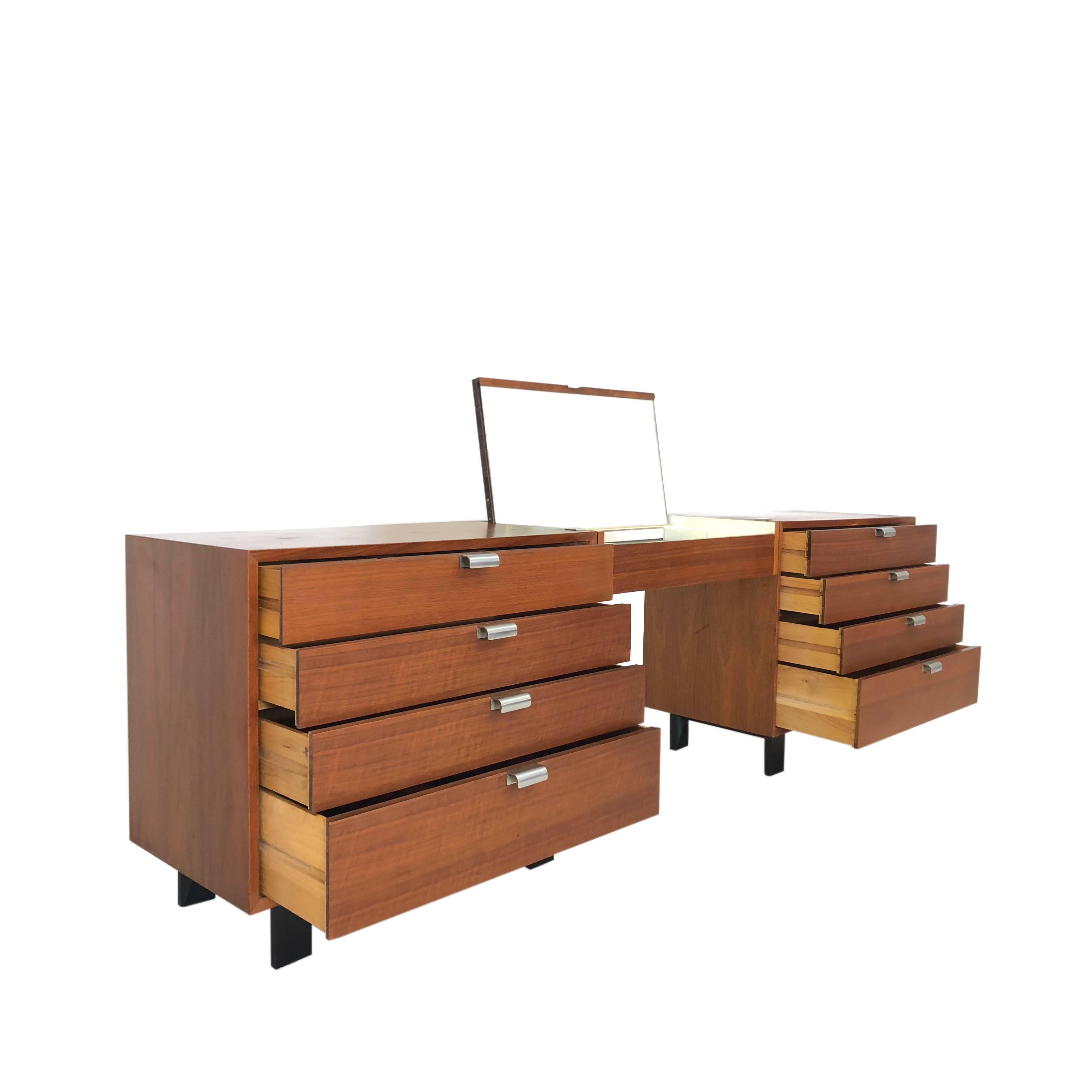 Mid-Century Modern George Nelson for Herman Miller Double Dresser with Floating In Good Condition For Sale In New Hyde Park, NY
