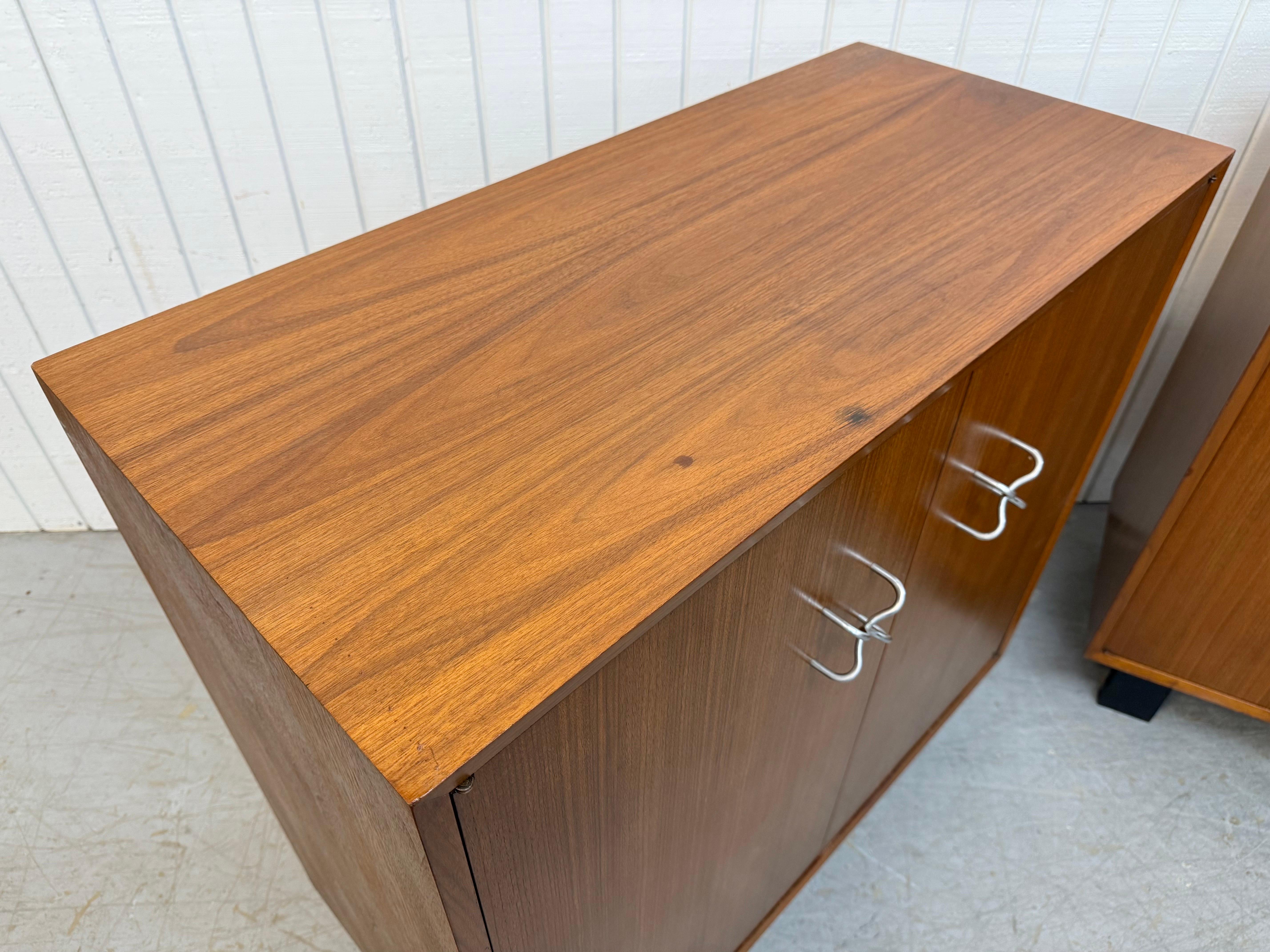 Americano Armadietti in noce di metà secolo George Nelson per Herman Miller - Set di 2 in vendita