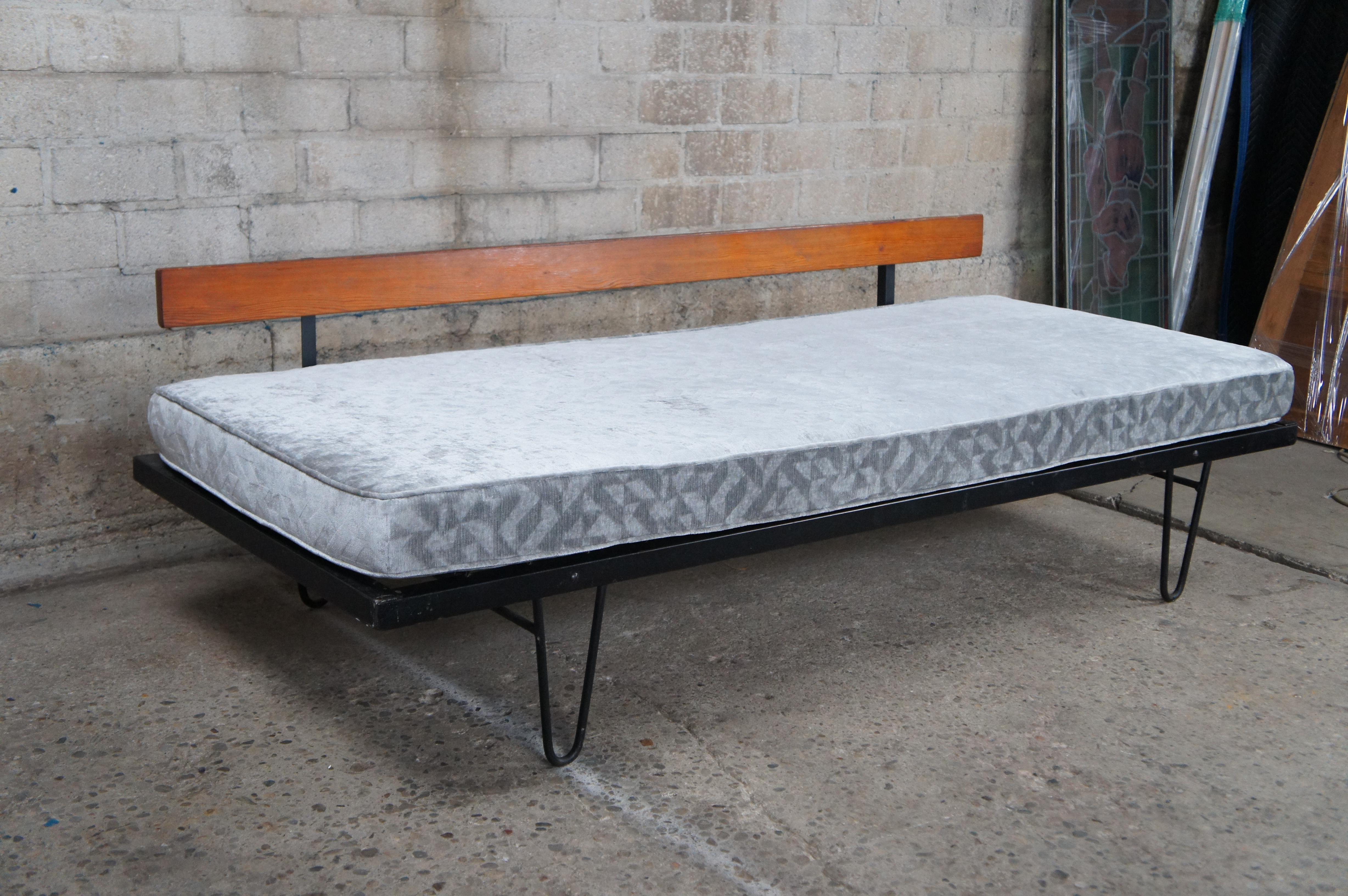 Mid Century Modern George Nelson Herman Miller Hairpin Leg Daybed Sofa siglo XX en venta