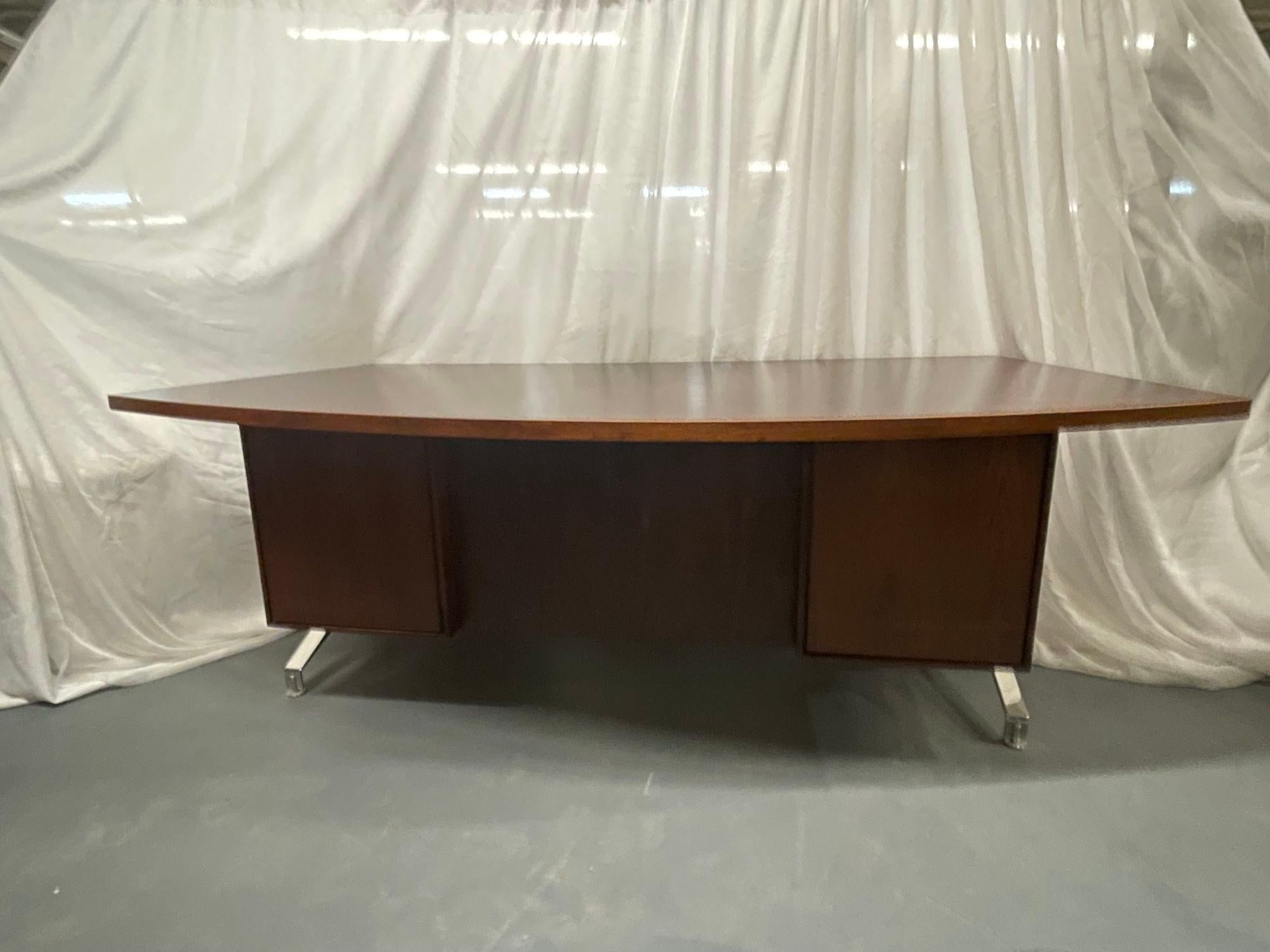 Mid-Century Modern George Nelson Style Partners / Executive Desk, Rosewood In Good Condition For Sale In Stamford, CT