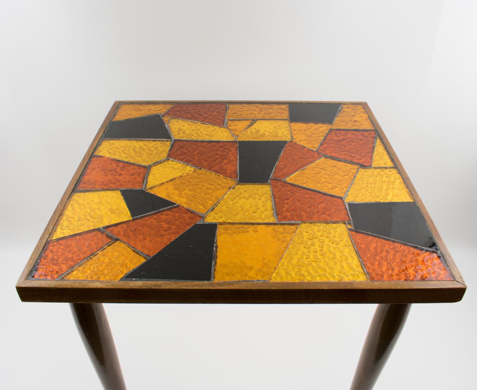 Mid-Century Modern Georges Briard Mosaik Glas und Holz Beistelltische, 3 Stück im Angebot 9