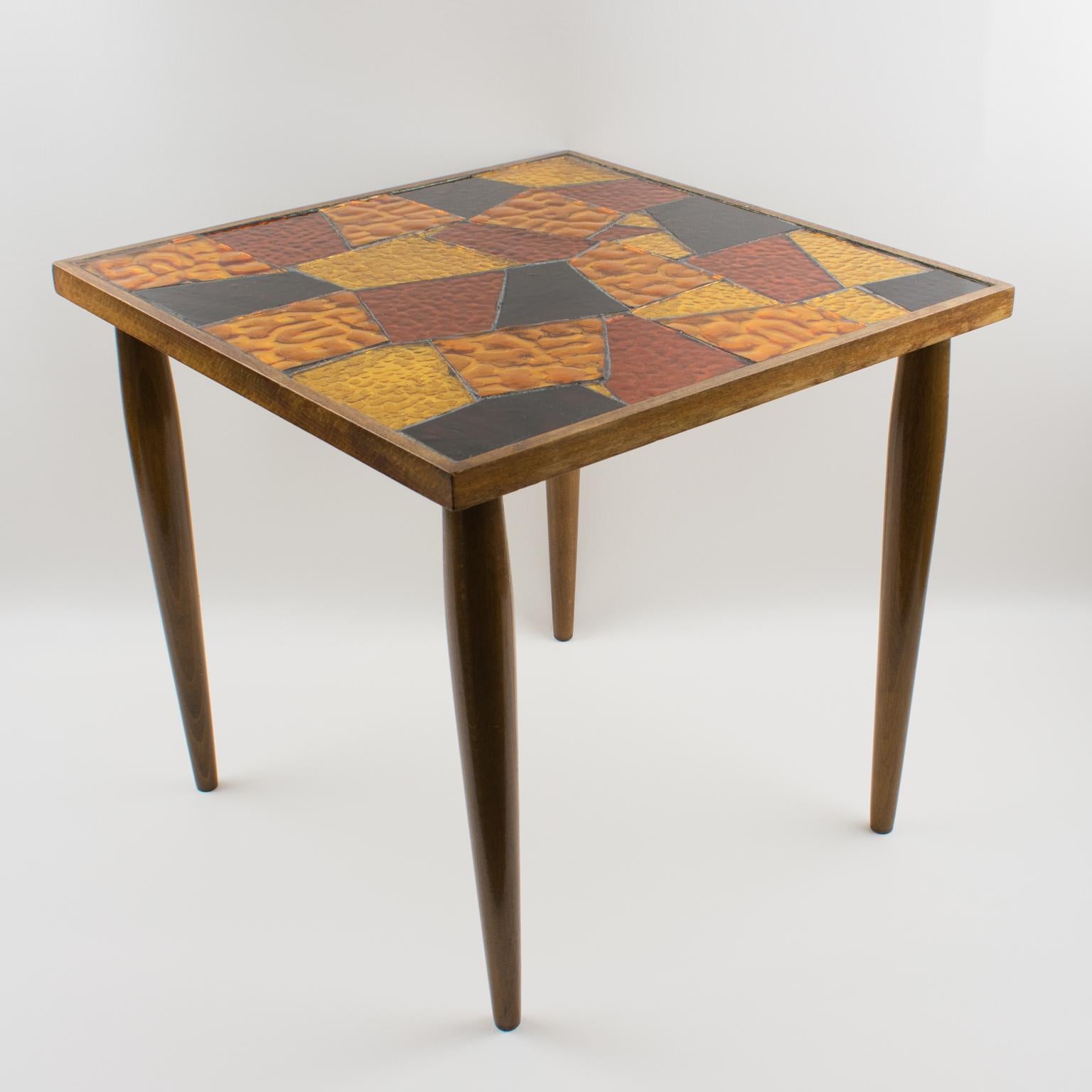 Mid-Century Modern Georges Briard Mosaik Glas und Holz Beistelltische, 3 Stück im Angebot 11
