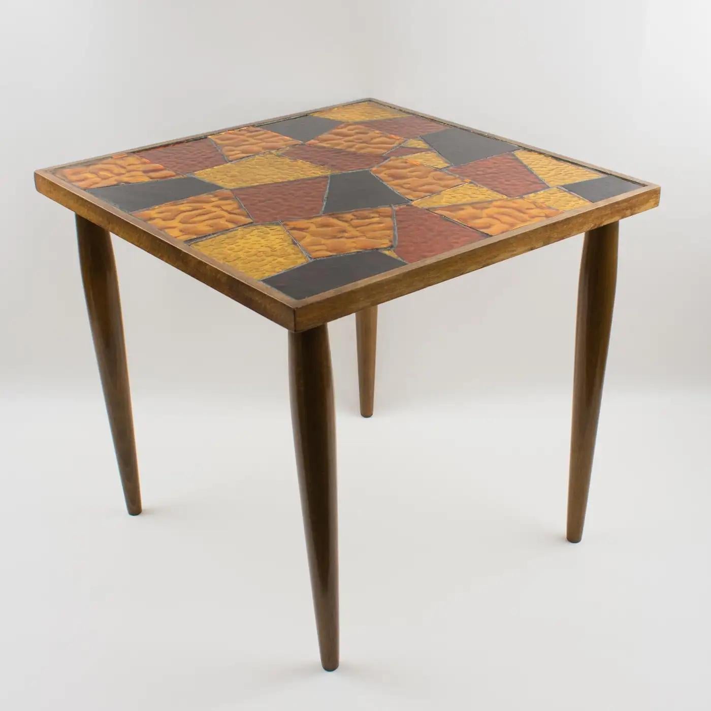 Ensemble de tables d'appoint en bois et en verre The Moderns, 3 pièces en vente 10