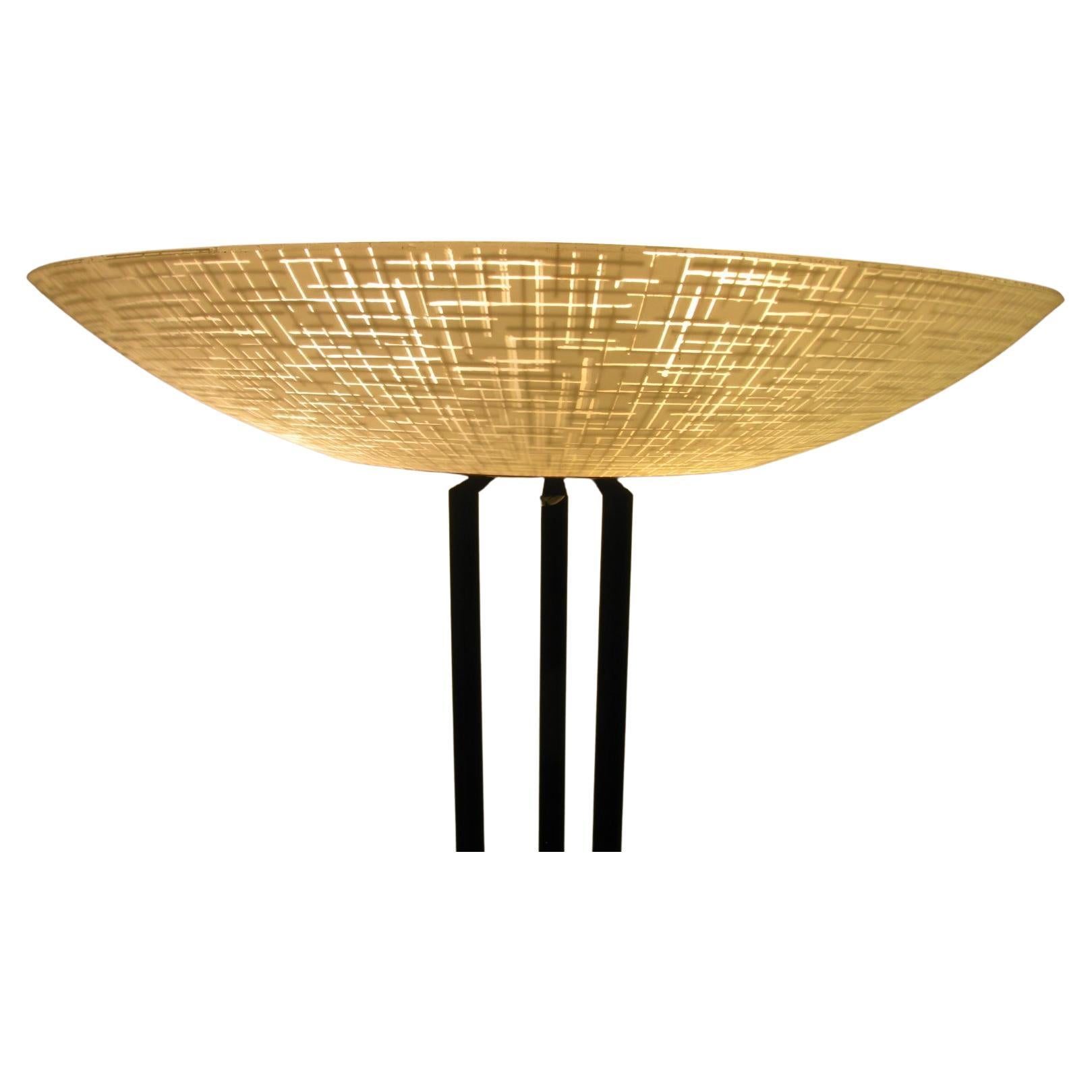 Lámpara de sobremesa Gerald Thurston, moderna de mediados de siglo, con pantalla de plato de cristal Moderno de mediados de siglo en venta