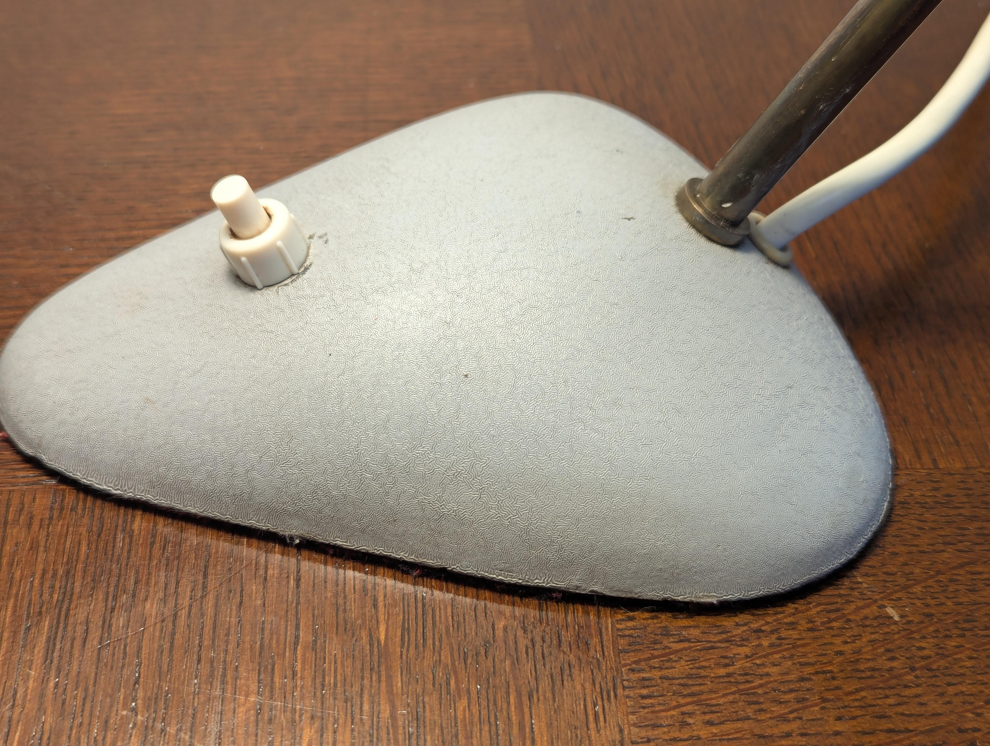 Lámpara de mesa articulada alemana de mediados del siglo XX atribuida a SIS Leuchten en venta 8
