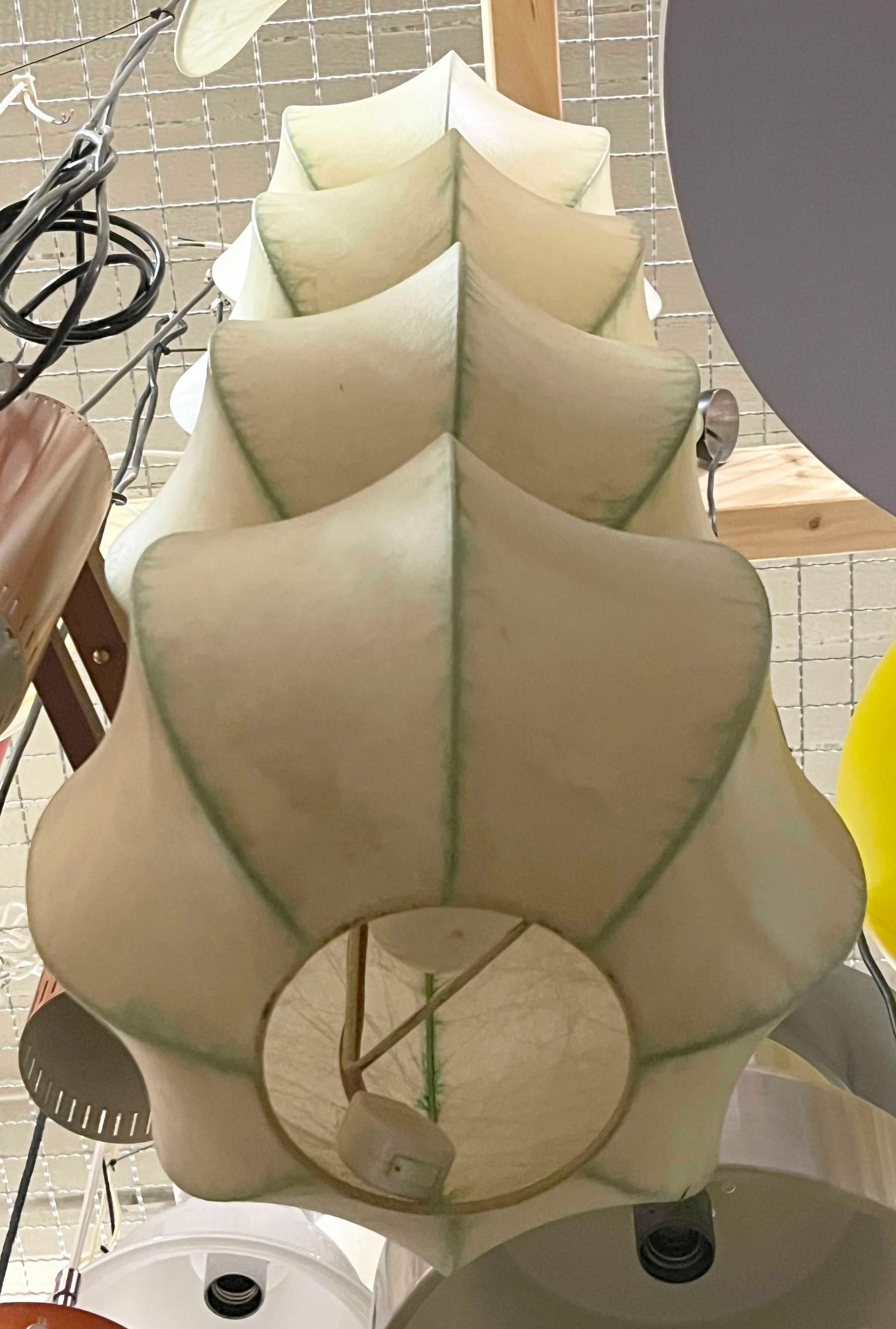 Lámpara colgante Cocoon alemana de mediados de siglo, de Friedel Wauer para Goldkant en venta 3