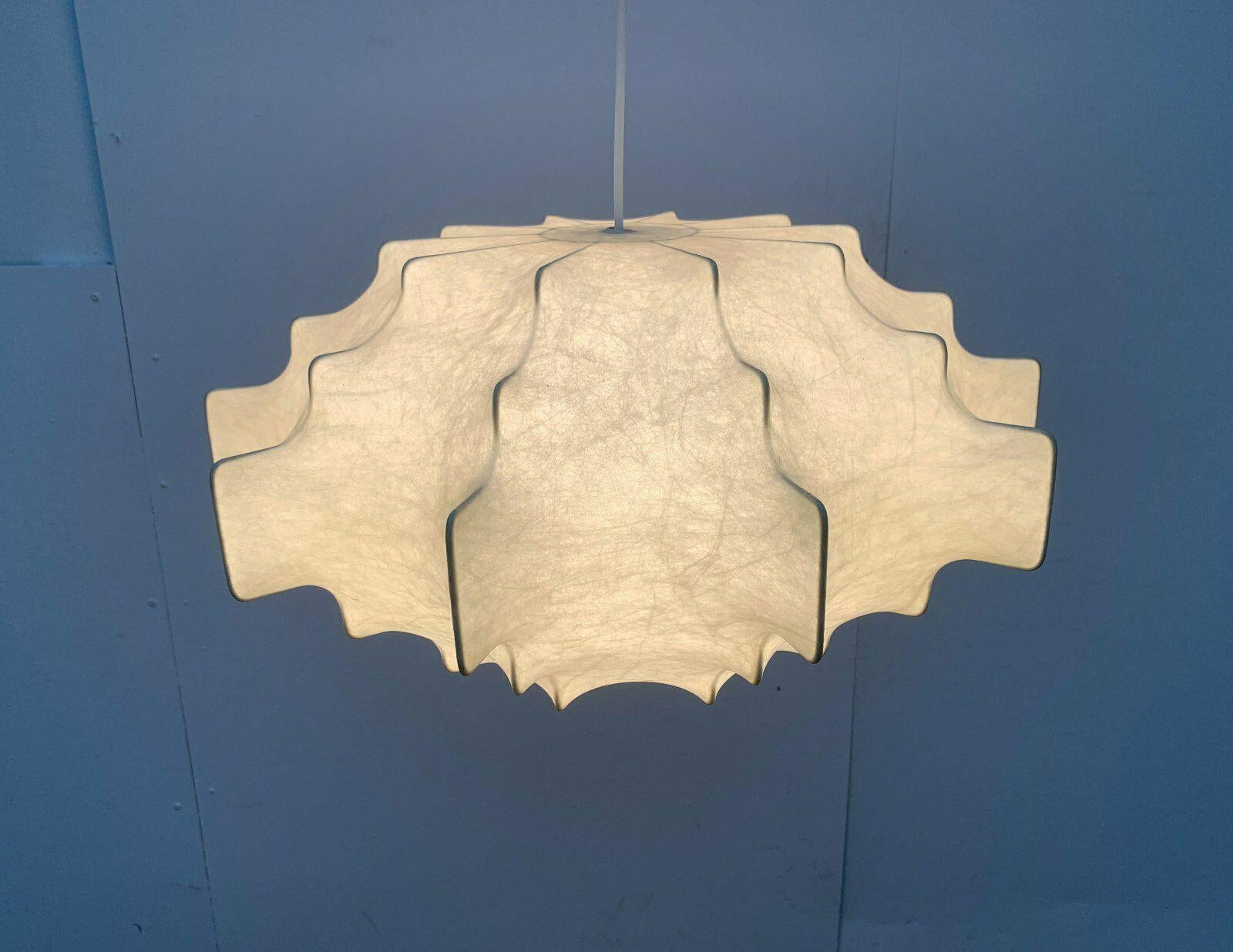 Moderne deutsche Cocoon-Hängeleuchte aus der Jahrhundertmitte von Friedel Wauer für Goldkant (Mitte des 20. Jahrhunderts) im Angebot